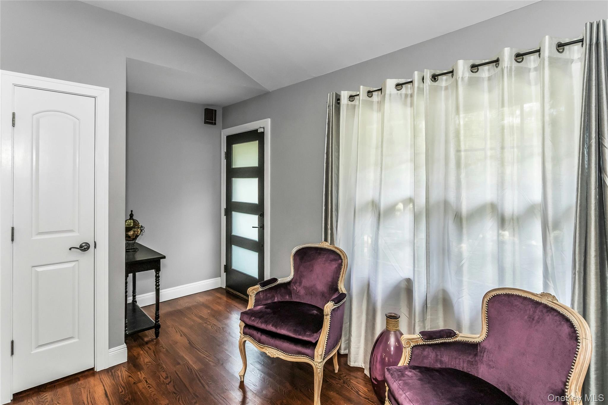 5 Meadowfield Lane, Glen Cove, NY 11542