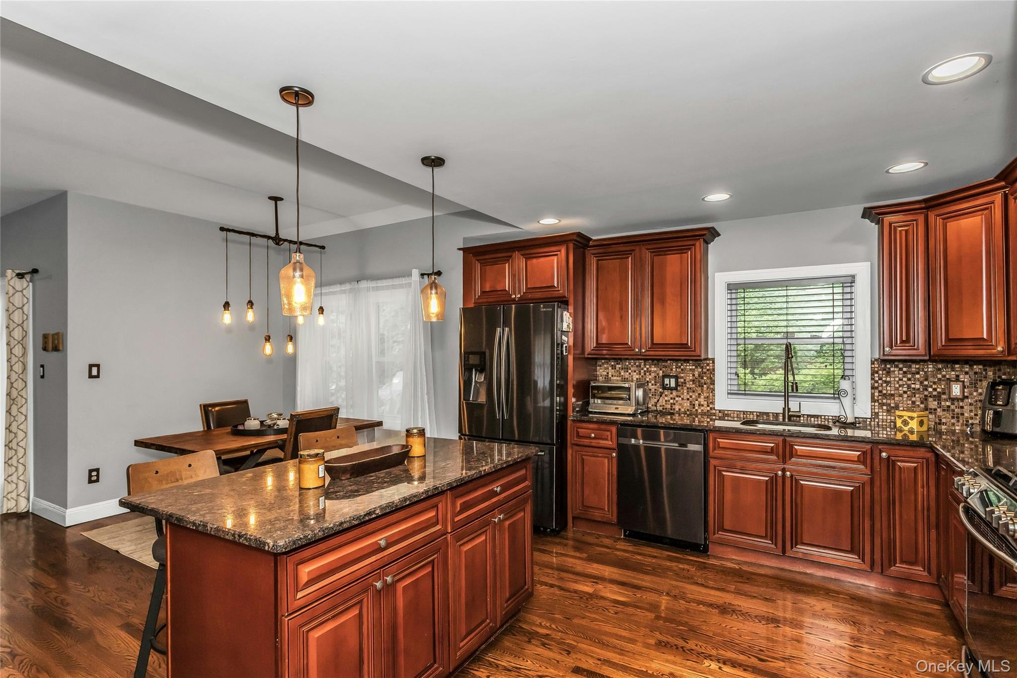 5 Meadowfield Lane, Glen Cove, NY 11542