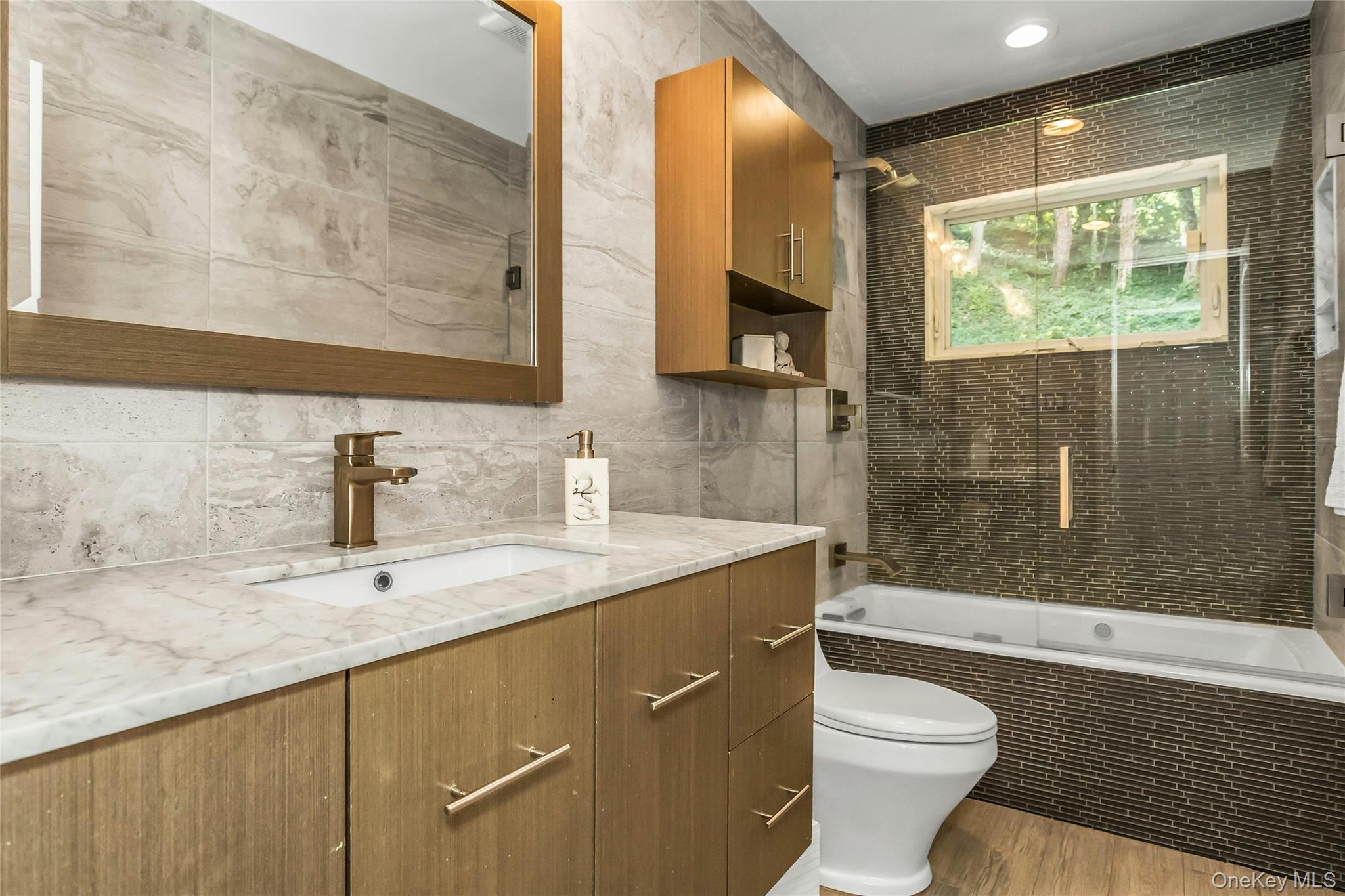 5 Meadowfield Lane, Glen Cove, NY 11542