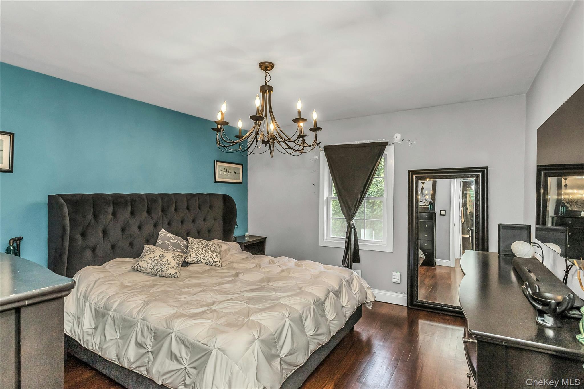 5 Meadowfield Lane, Glen Cove, NY 11542