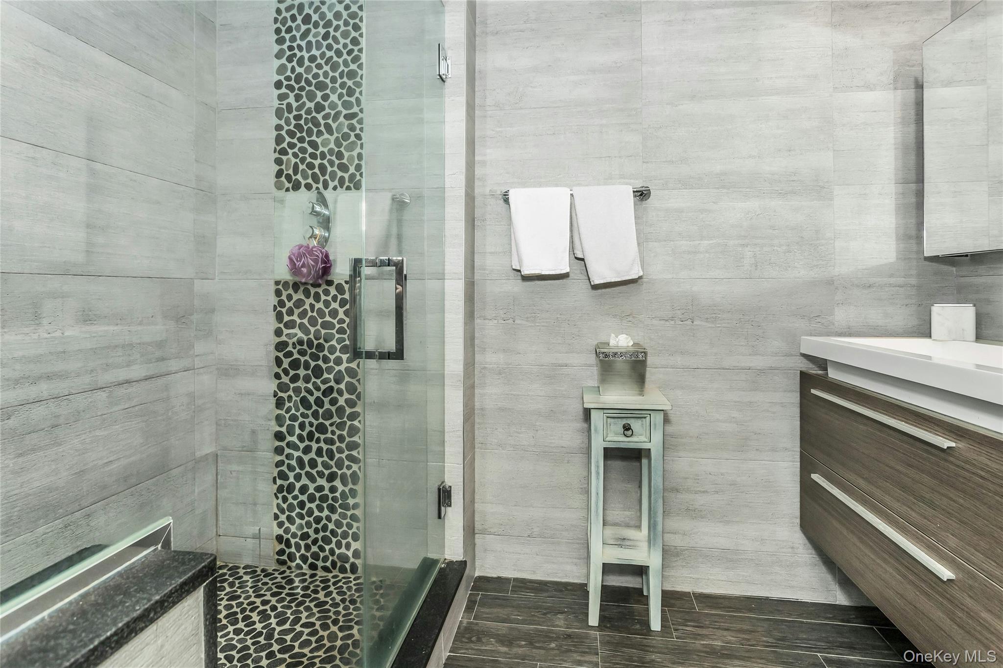 5 Meadowfield Lane, Glen Cove, NY 11542