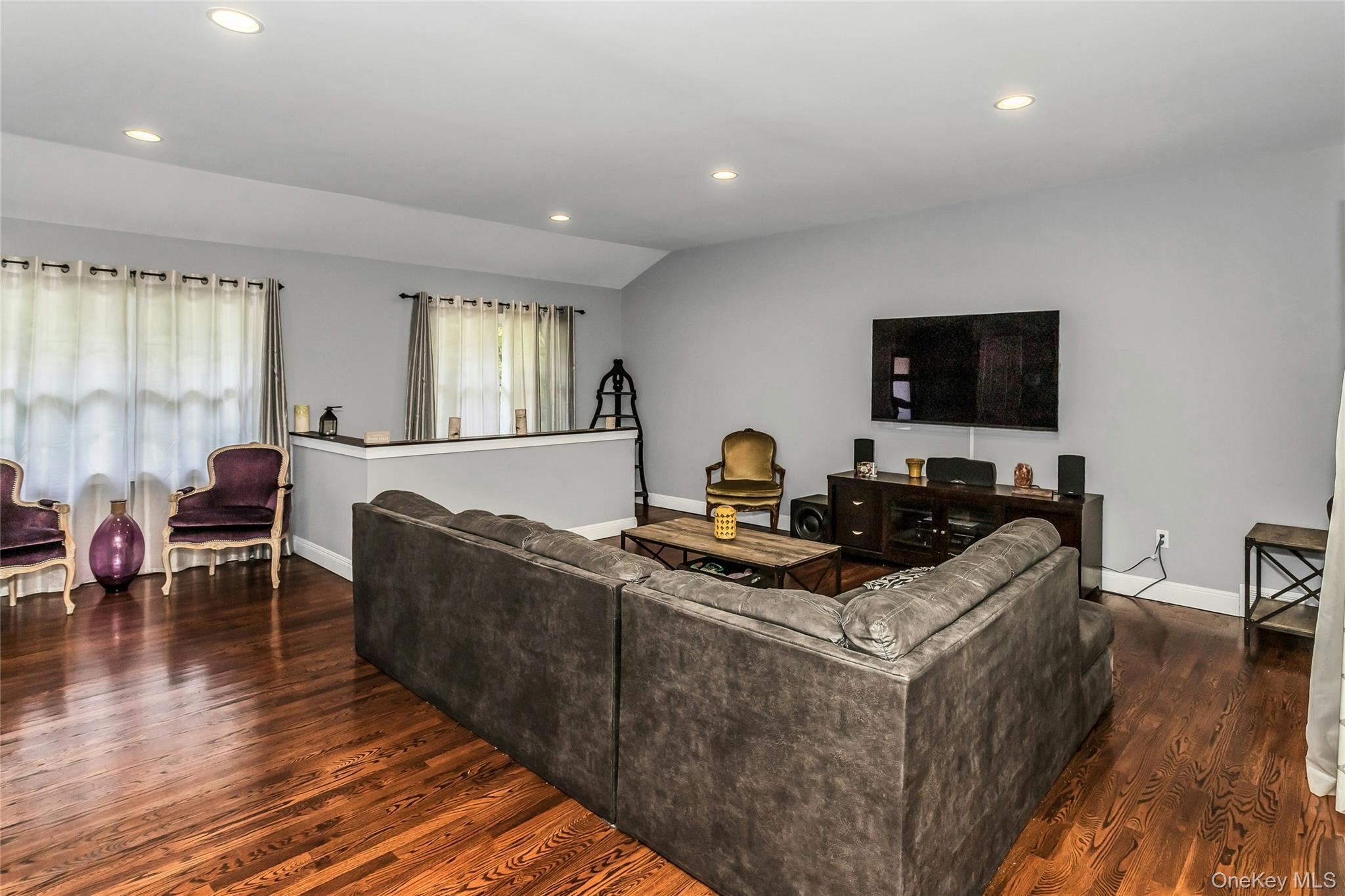 5 Meadowfield Lane, Glen Cove, NY 11542