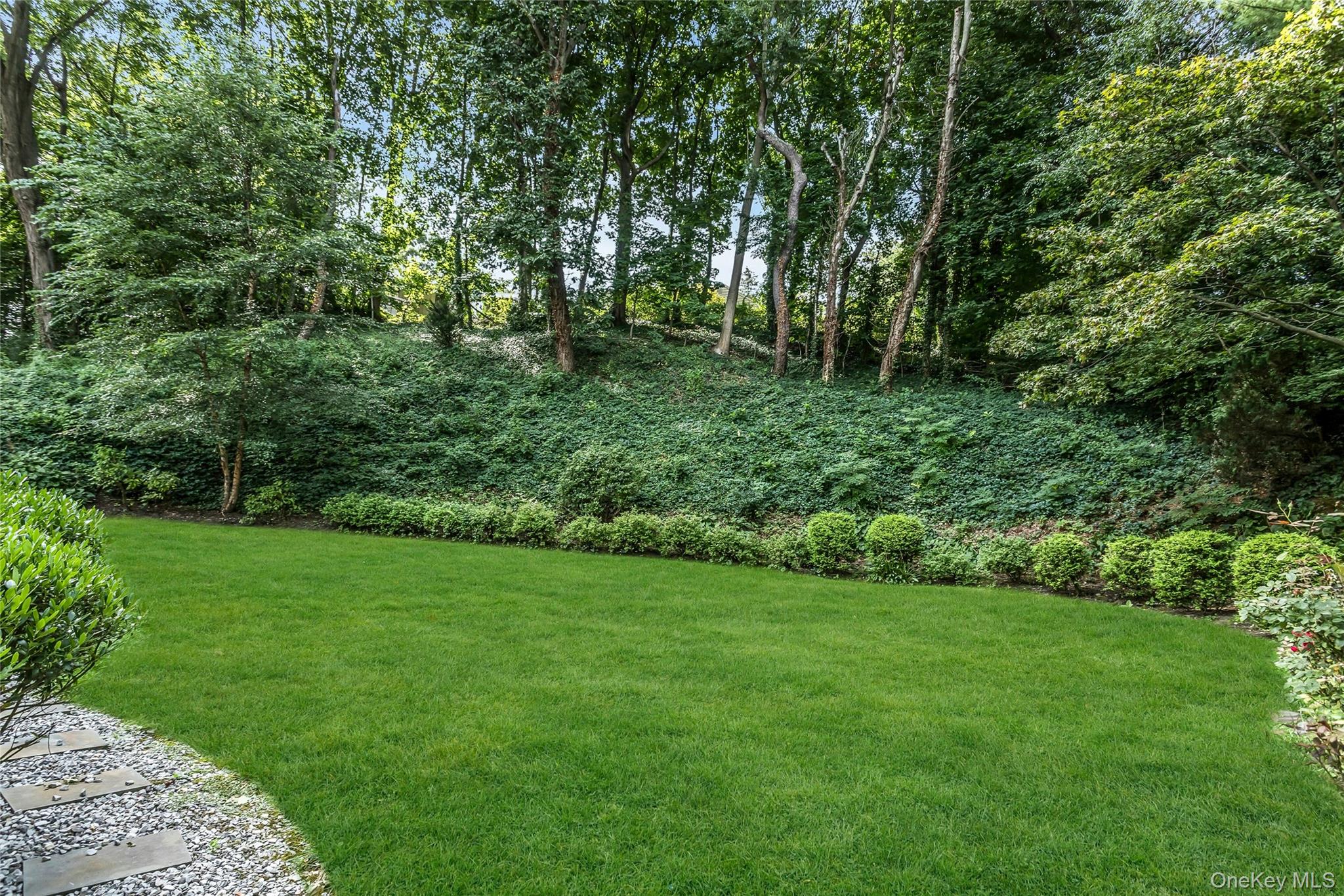 5 Meadowfield Lane, Glen Cove, NY 11542