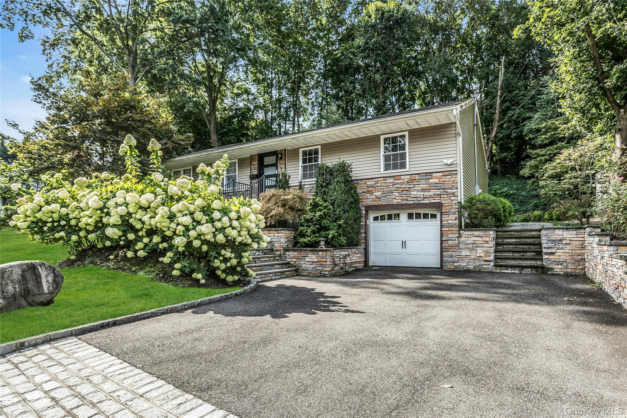 5 Meadowfield Lane, Glen Cove, NY 11542
