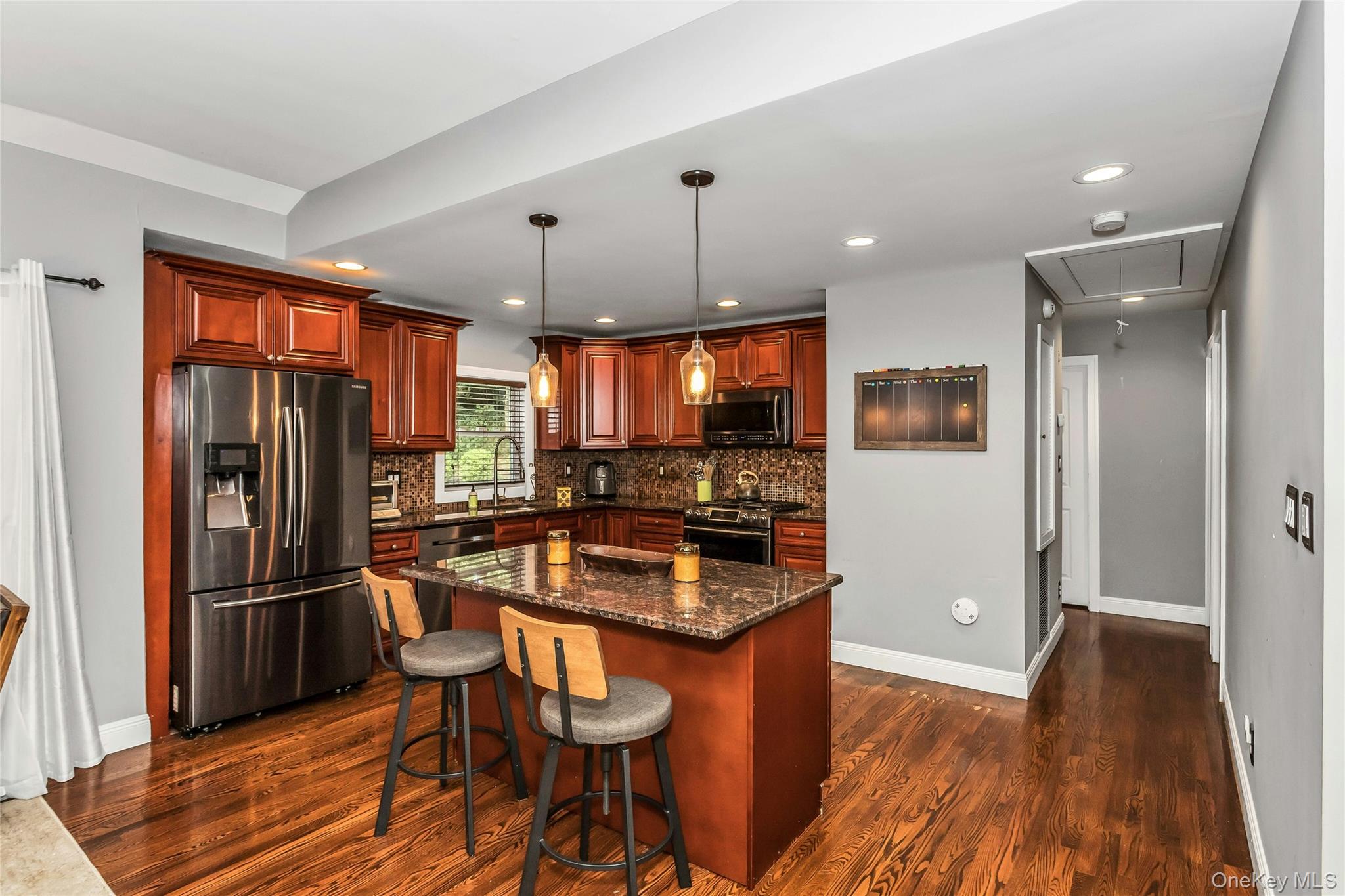 5 Meadowfield Lane, Glen Cove, NY 11542