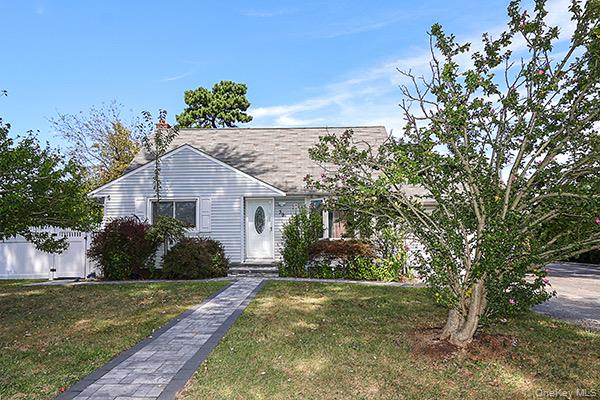 39 Inch cape Road, Bay Shore, NY 11706