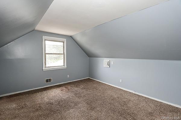 39 Inchcape Road, Bay Shore, NY 11706