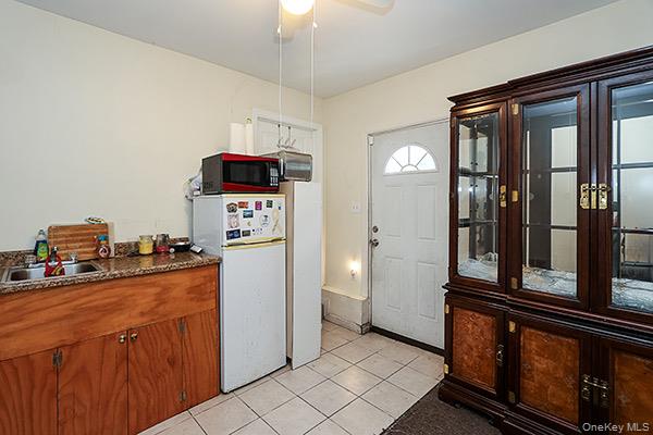 39 Inchcape Road, Bay Shore, NY 11706