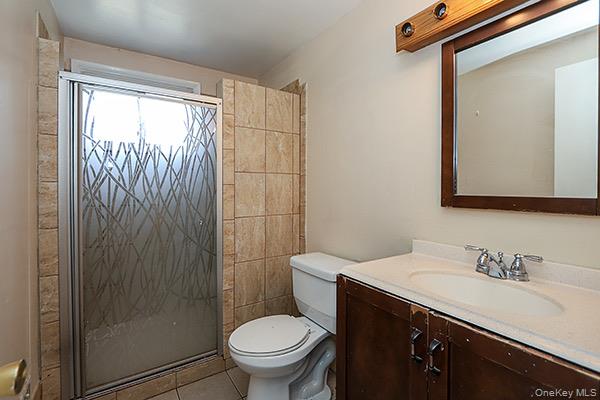 39 Inchcape Road, Bay Shore, NY 11706