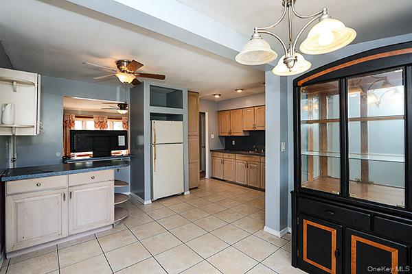 39 Inchcape Road, Bay Shore, NY 11706