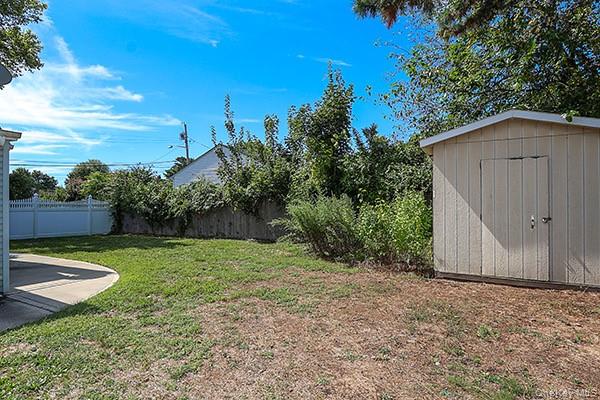 39 Inchcape Road, Bay Shore, NY 11706