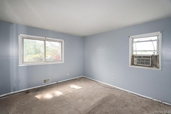 39 Inchcape Road, Bay Shore, NY 11706