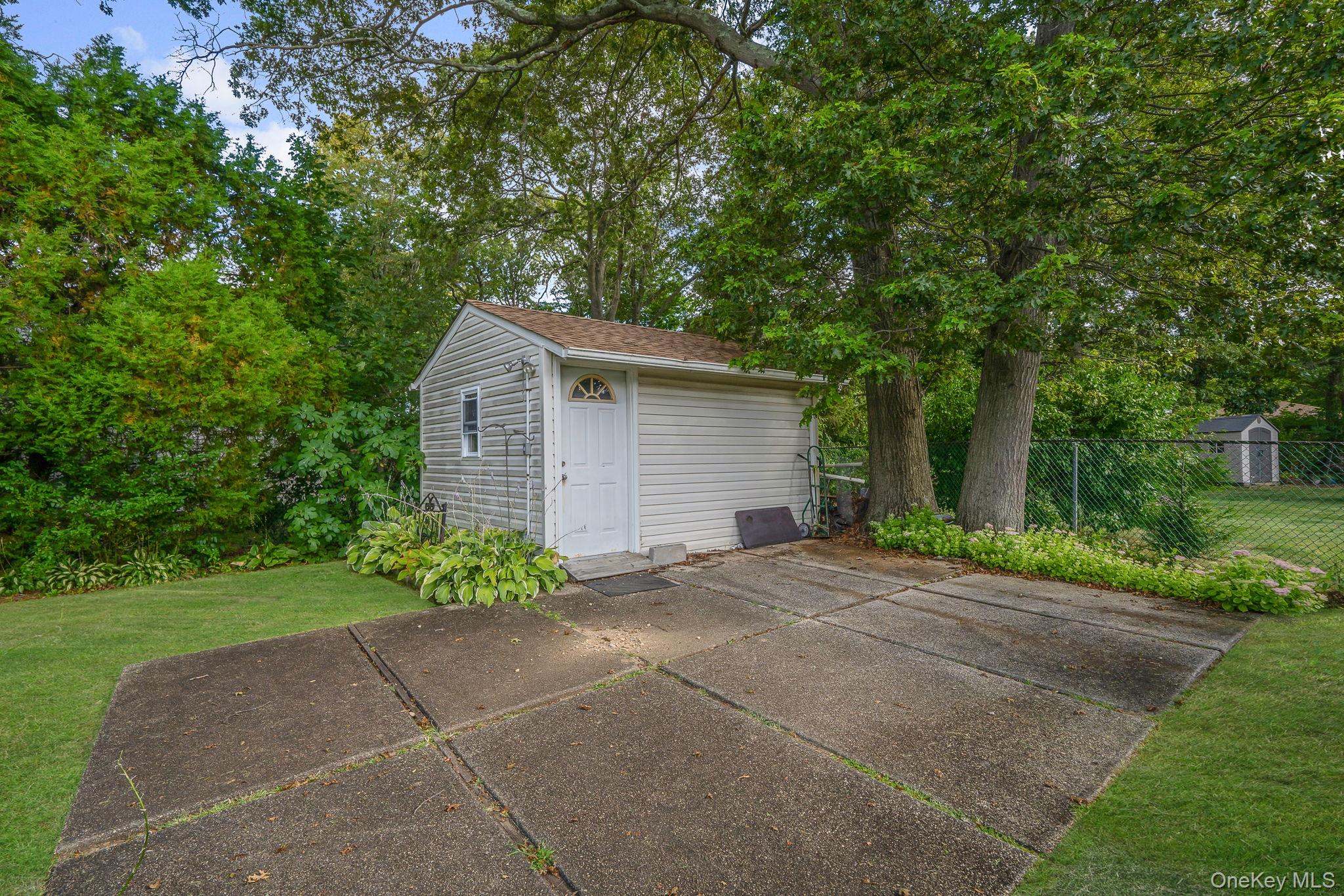 31 Craig Road, Islip Terrace, NY 11752