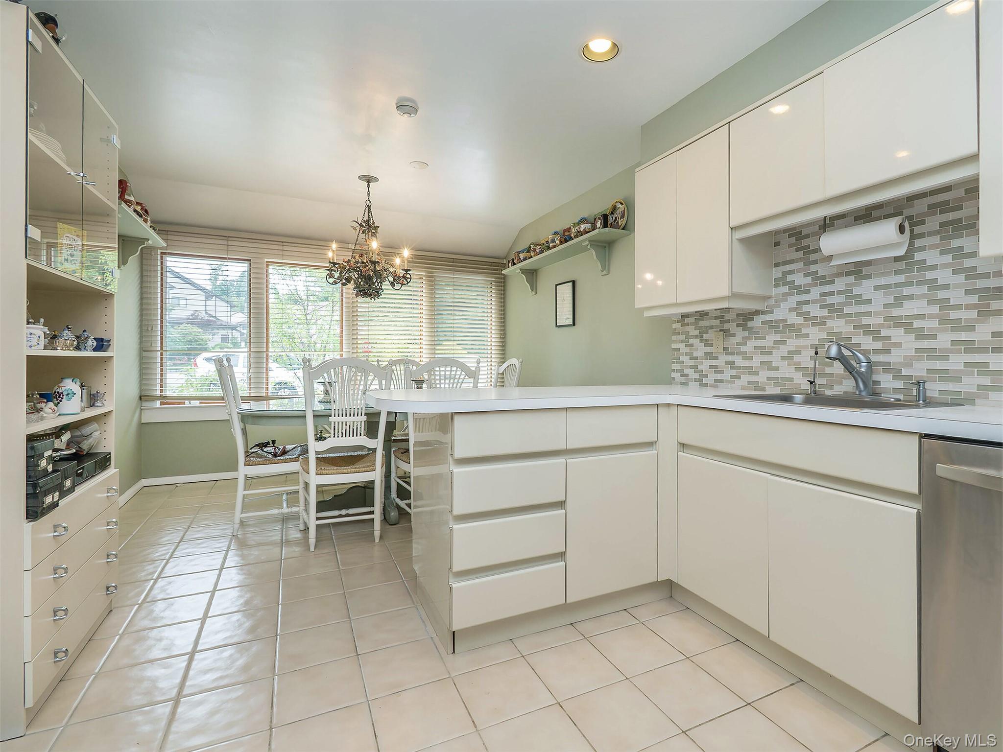 100 The Glen # 100, Glen Head, NY 11545