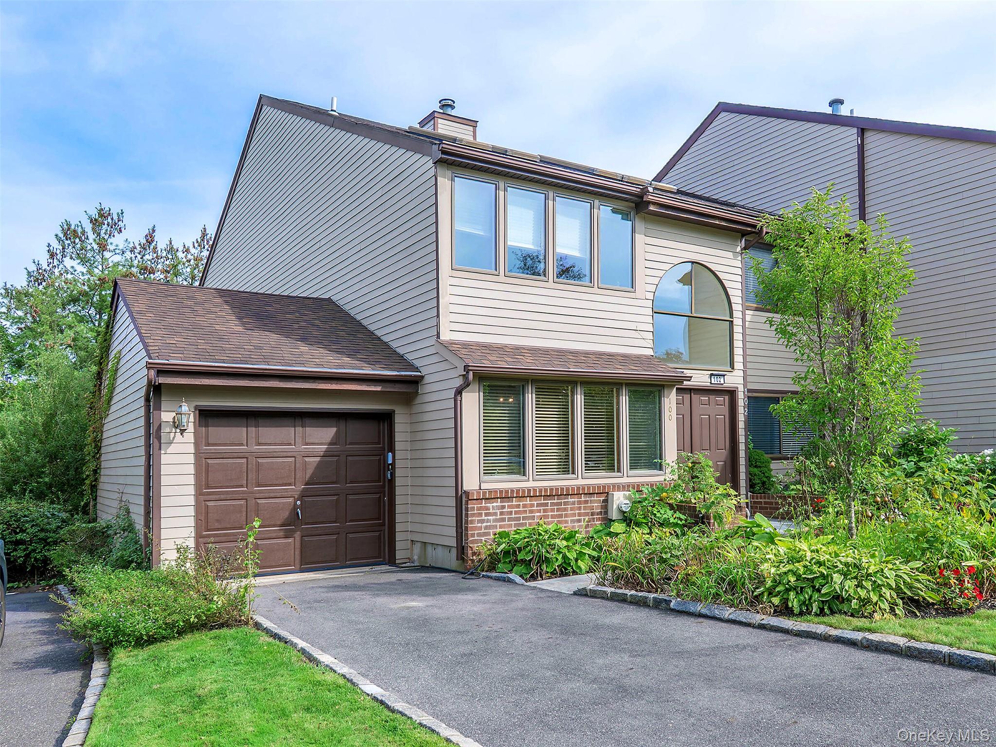 100 The Glen # 100, Glen Head, NY 11545