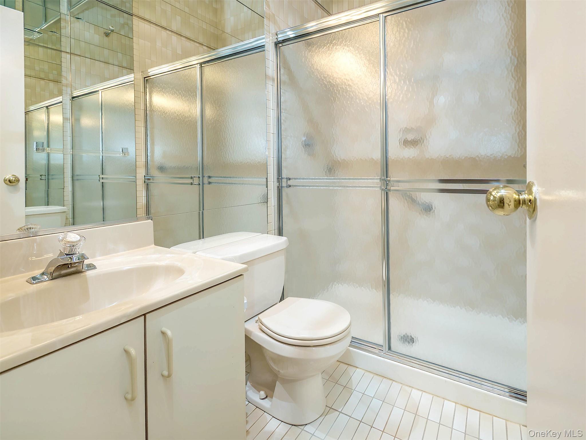 100 The Glen # 100, Glen Head, NY 11545