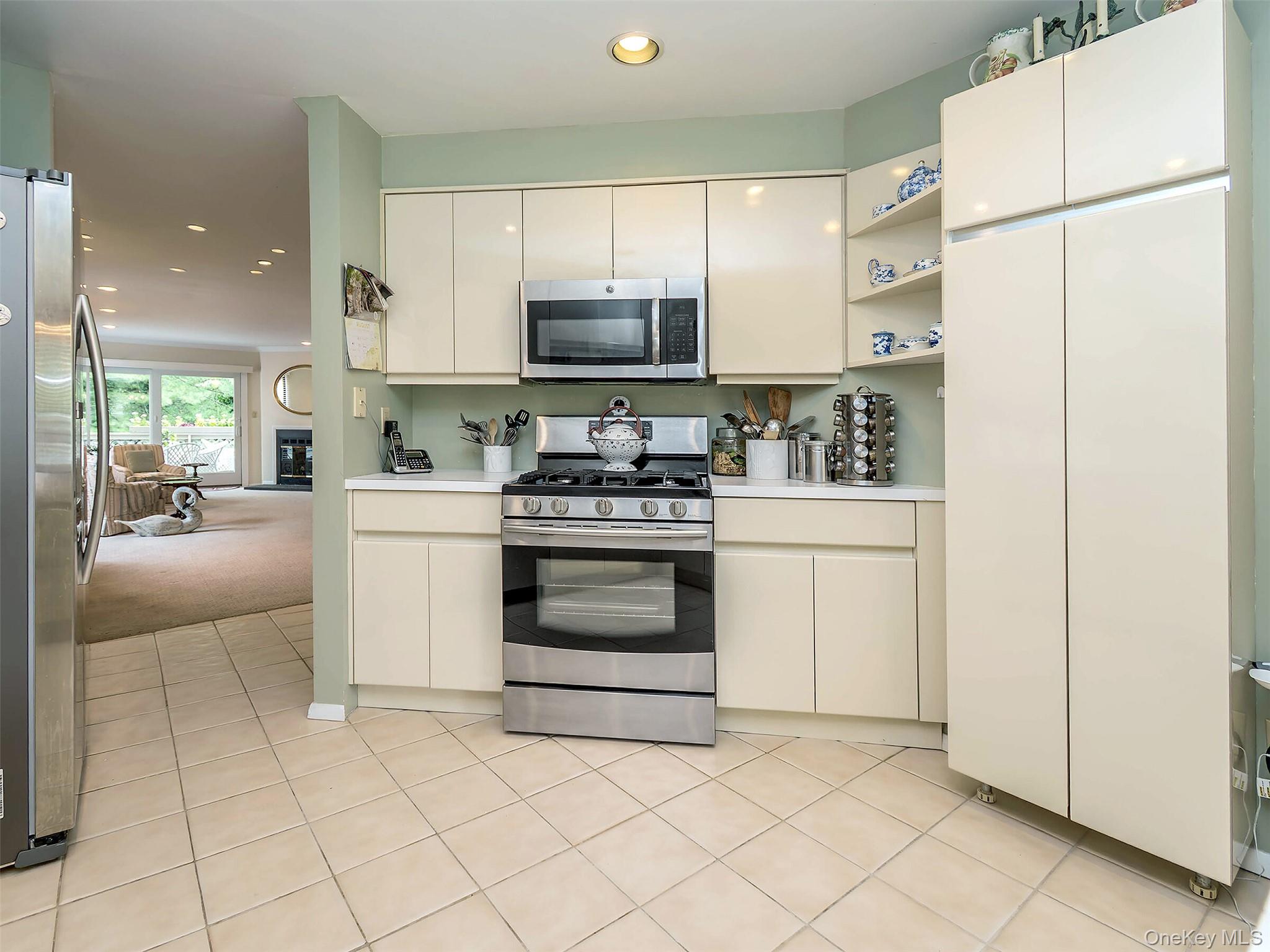 100 The Glen # 100, Glen Head, NY 11545