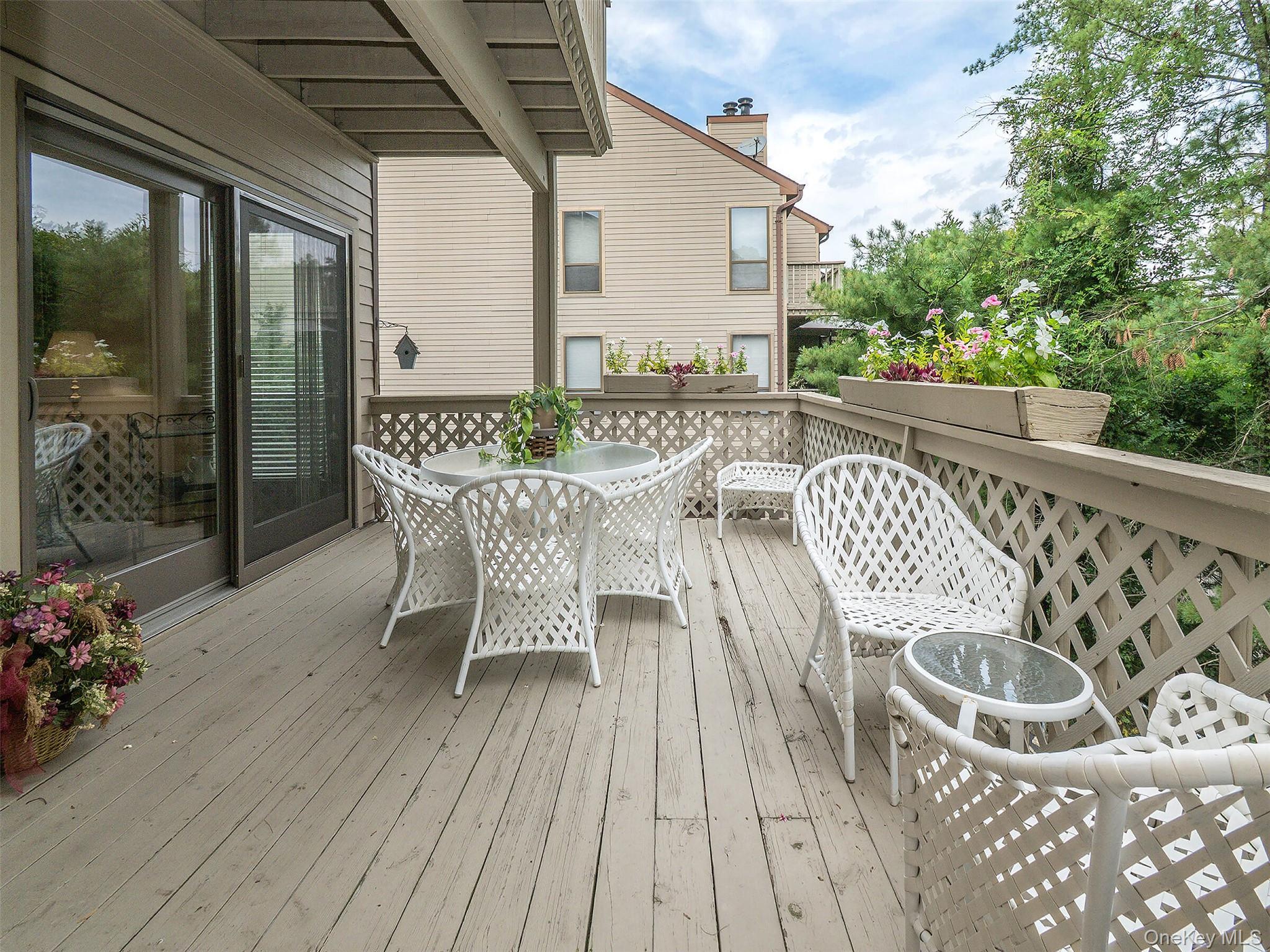 100 The Glen # 100, Glen Head, NY 11545