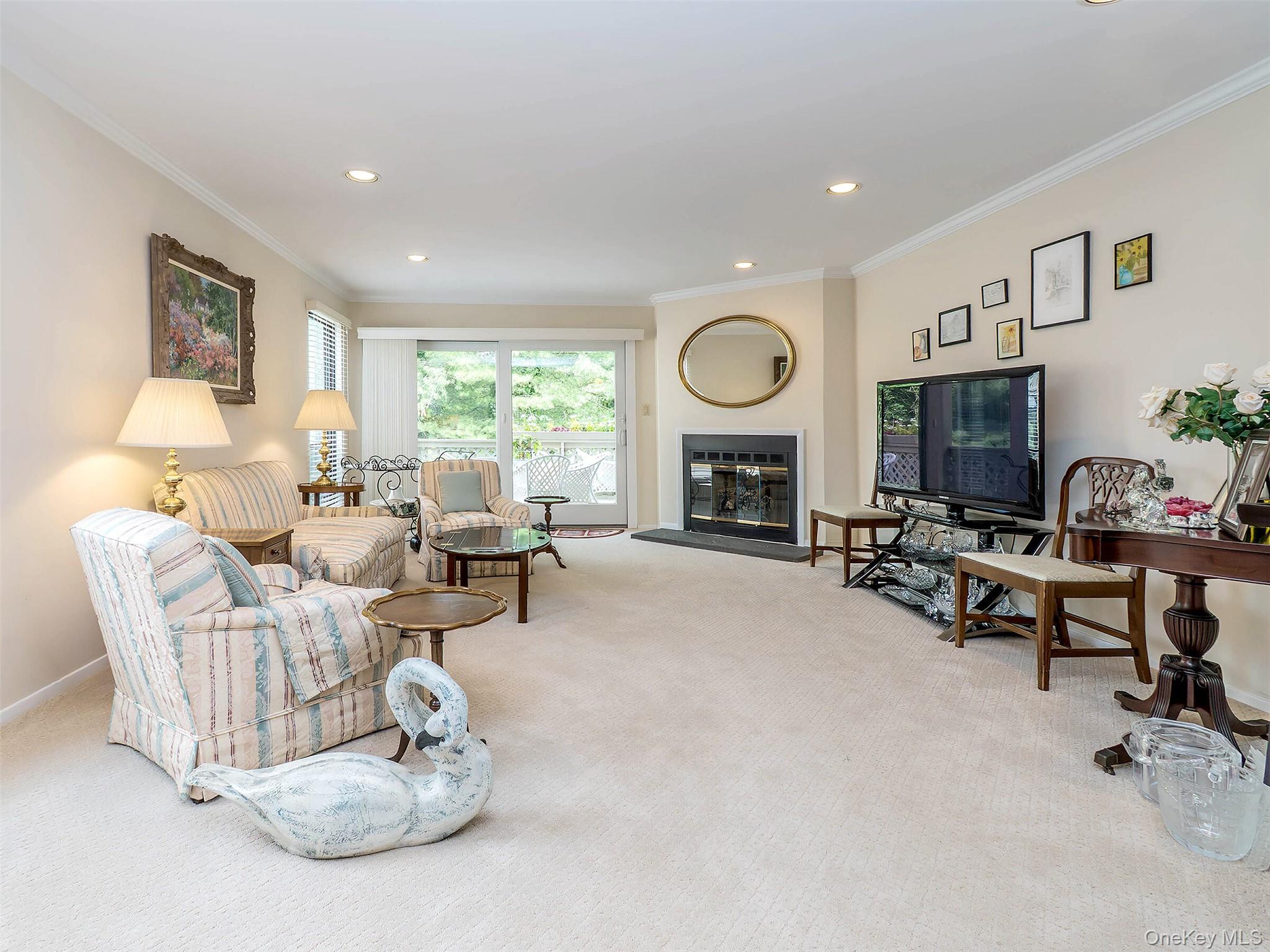 100 The Glen # 100, Glen Head, NY 11545