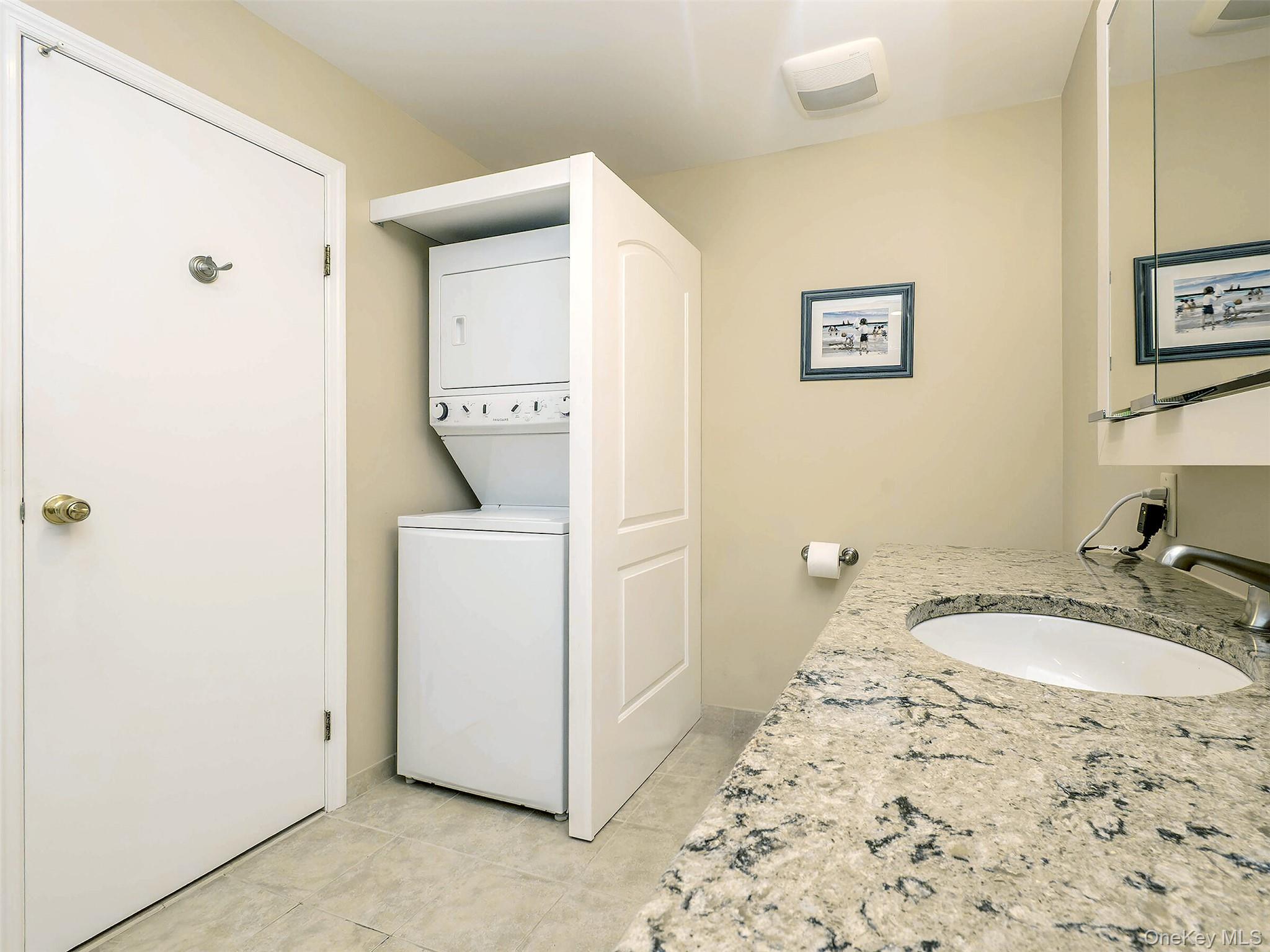 100 The Glen # 100, Glen Head, NY 11545