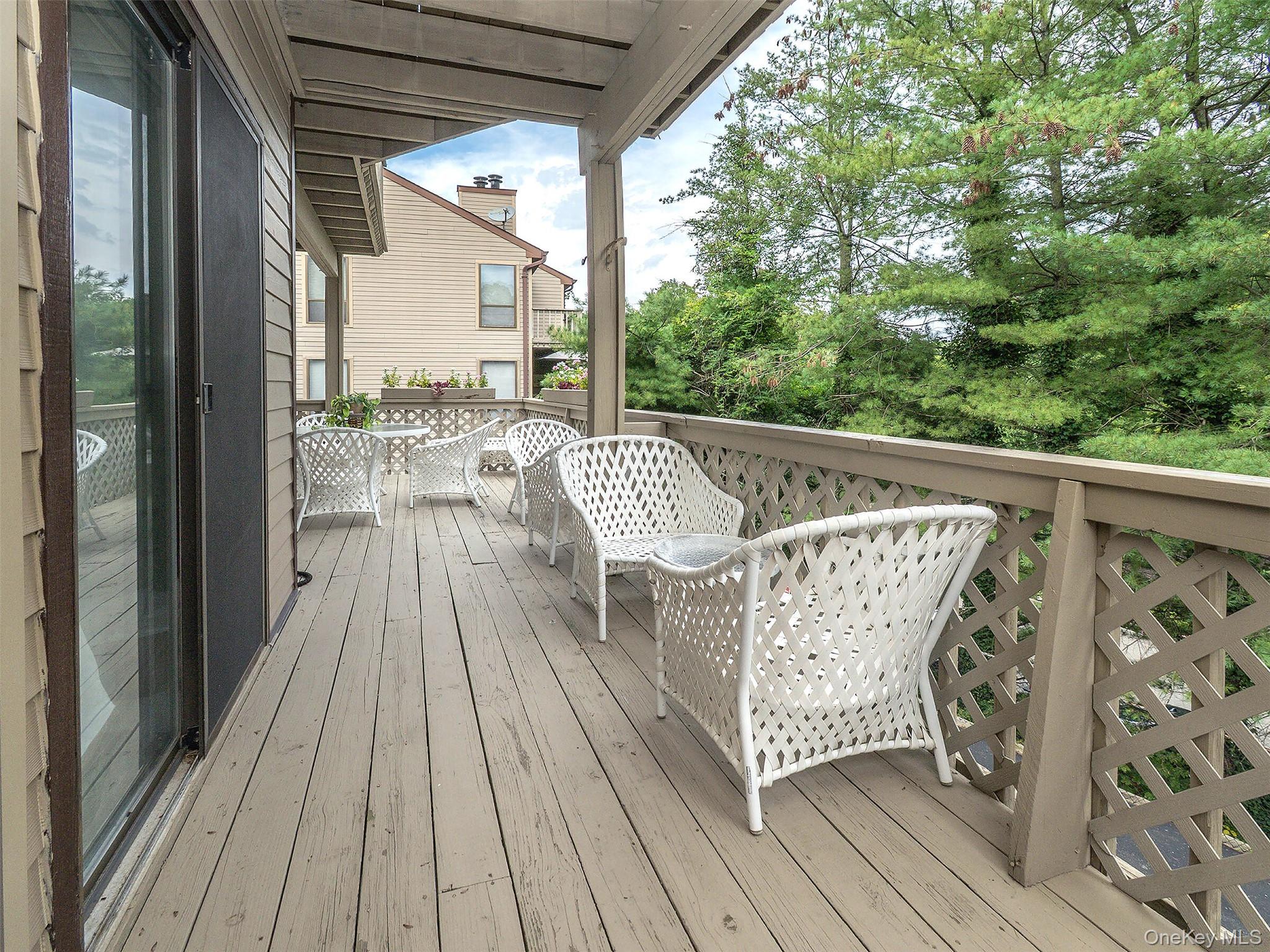 100 The Glen # 100, Glen Head, NY 11545