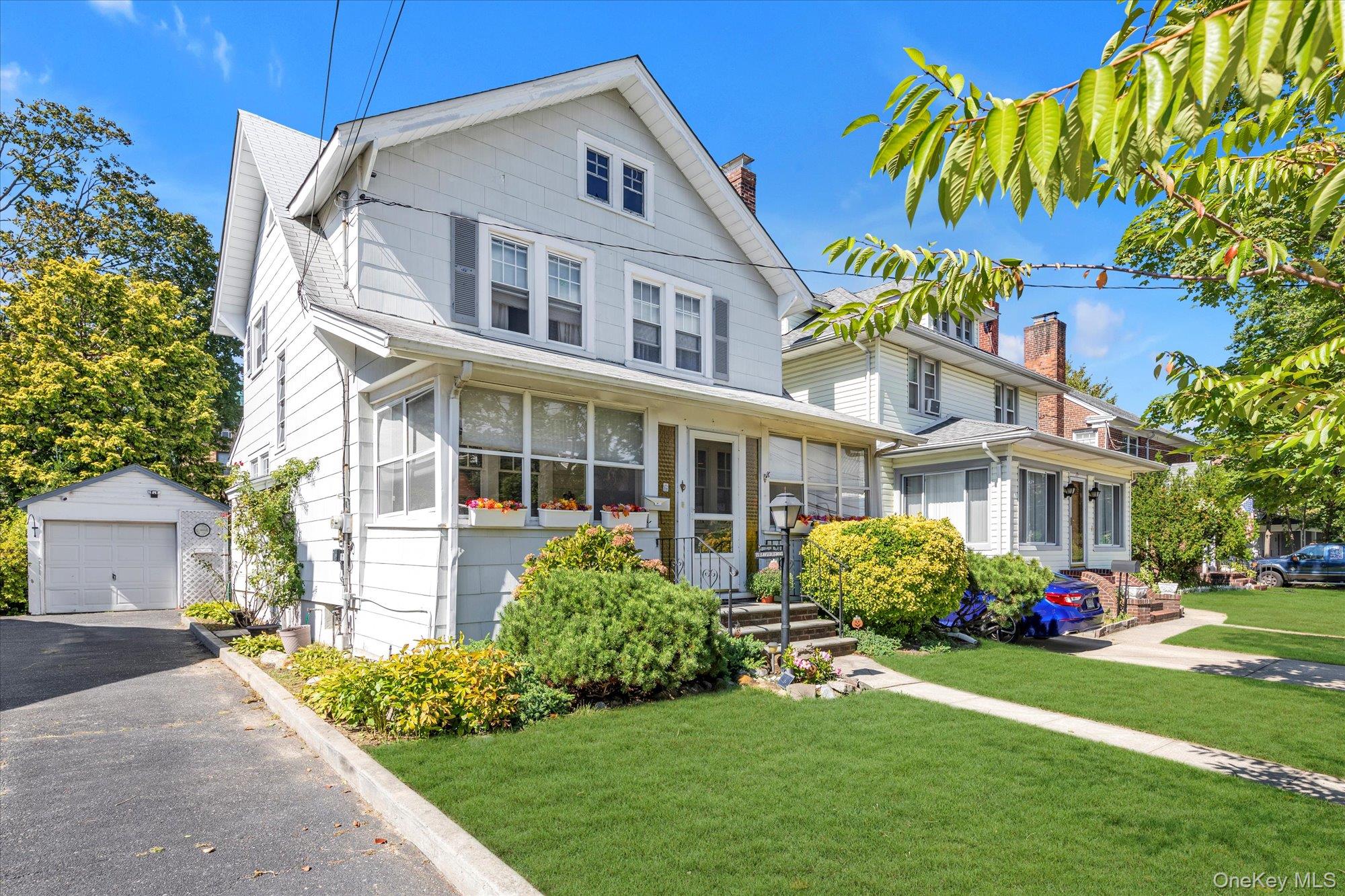 21 Carter Court, Lynbrook, NY 11563