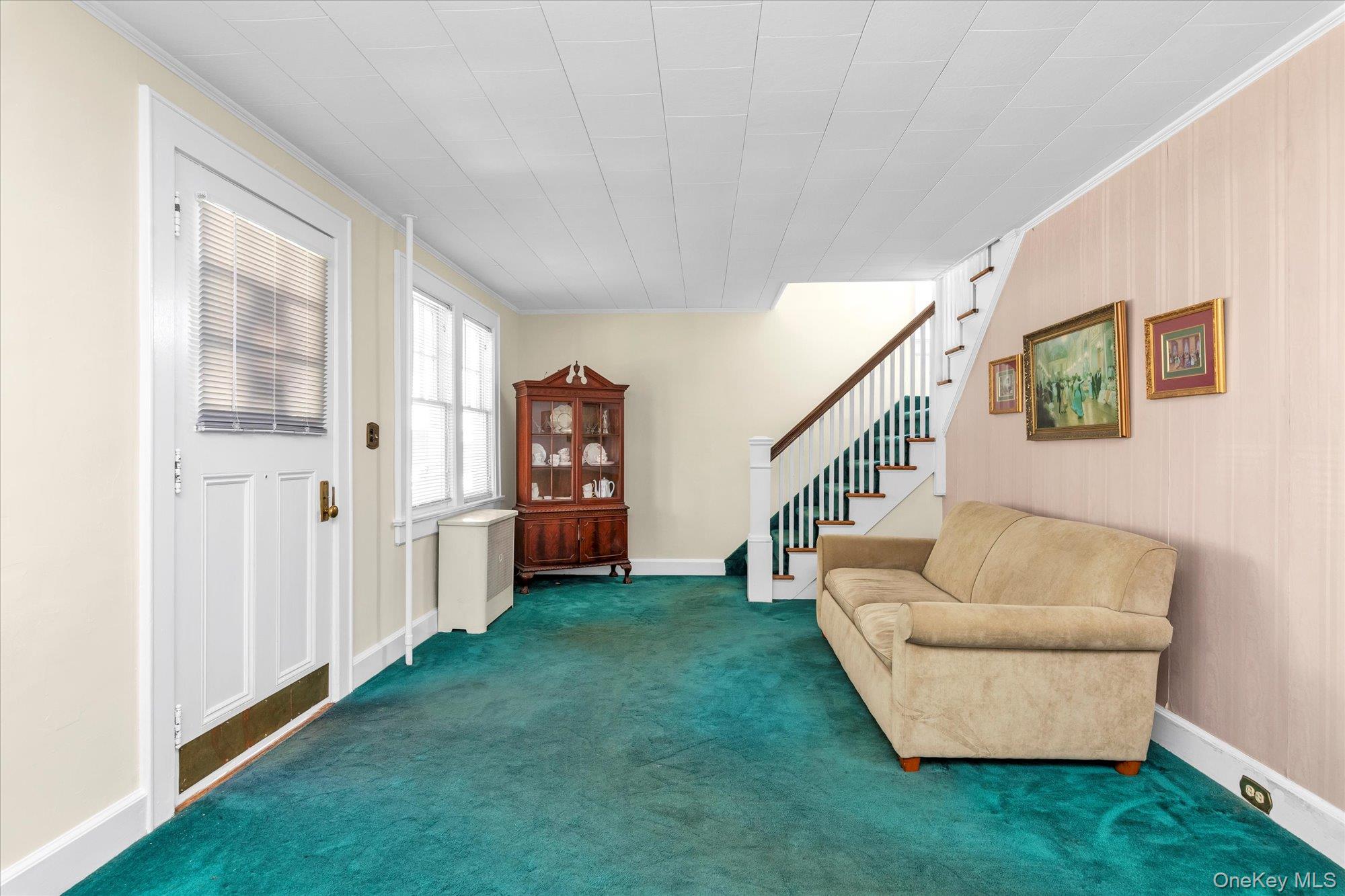 21 Carter Court, Lynbrook, NY 11563