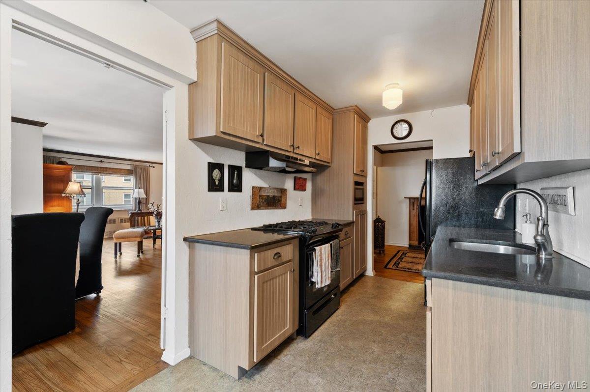 711 Shore Road # 4E, Long Beach, NY 11561