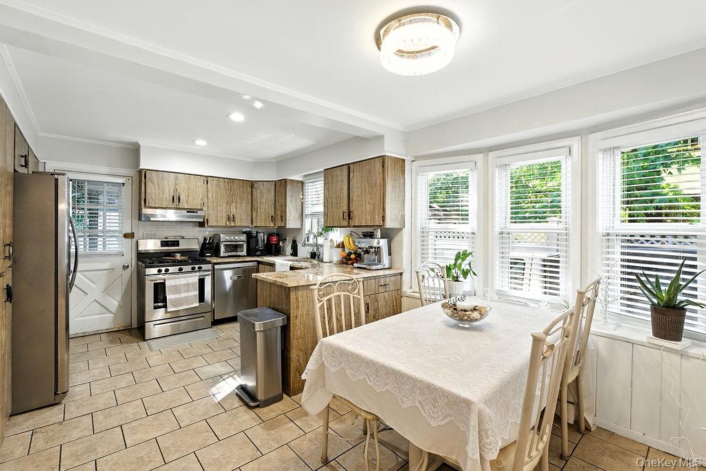 46 Ongley Street, Rockville Centre, NY 11570