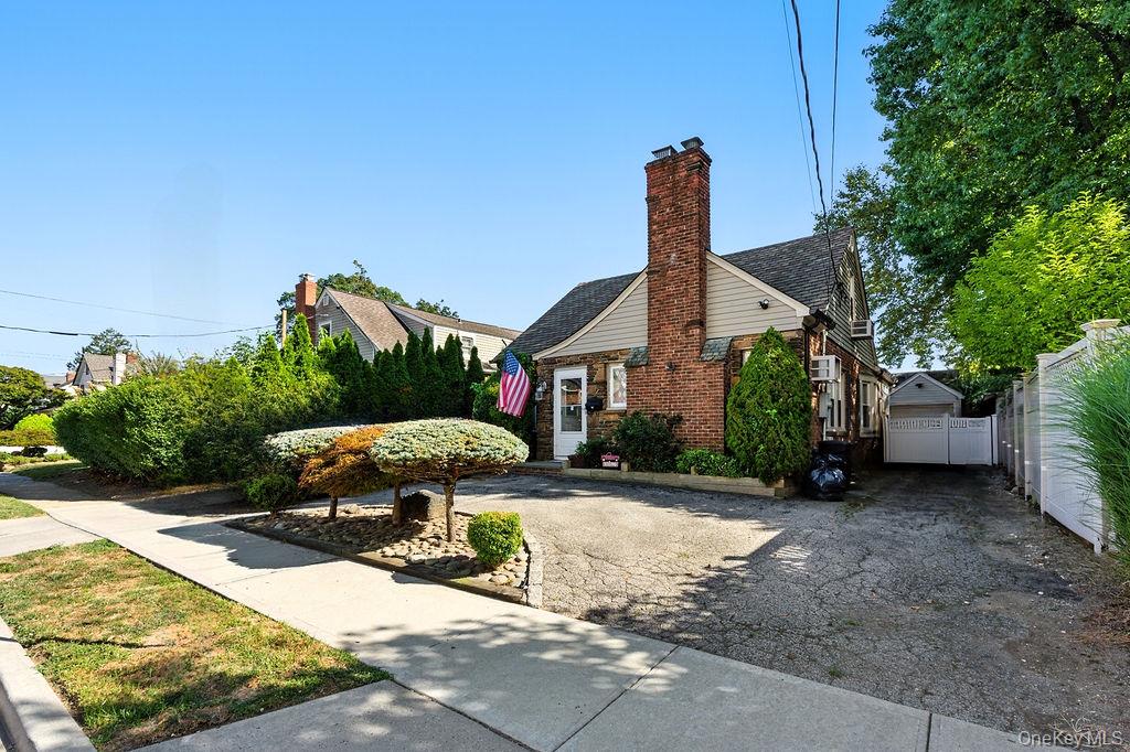 46 Ongley Street, Rockville Centre, NY 11570