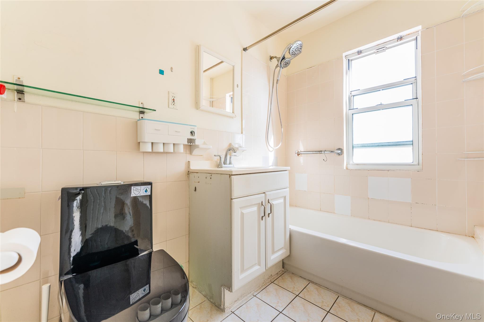 11950 27th Avenue, Flushing, NY 11354