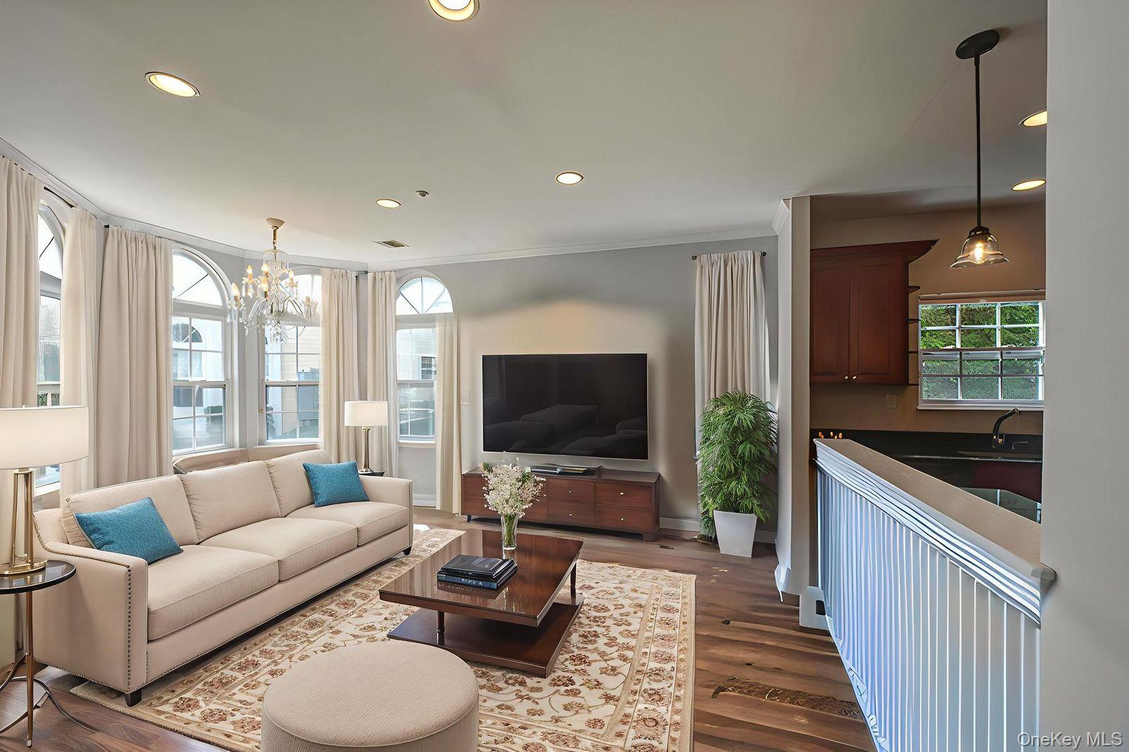 513 Narragansett Villas Drive # 513, Lindenhurst, NY 11757