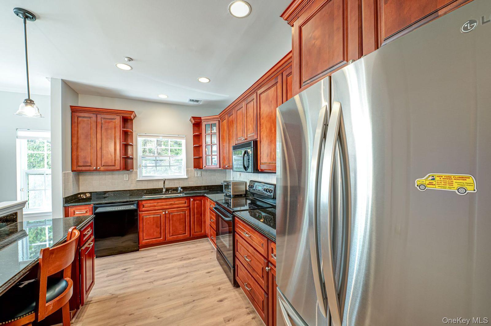 513 Narragansett Villas Drive # 513, Lindenhurst, NY 11757