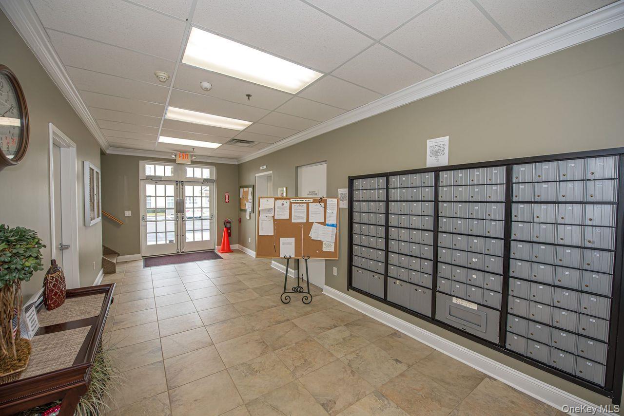 513 Narragansett Villas Drive # 513, Lindenhurst, NY 11757