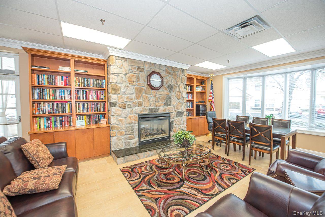 513 Narragansett Villas Drive # 513, Lindenhurst, NY 11757