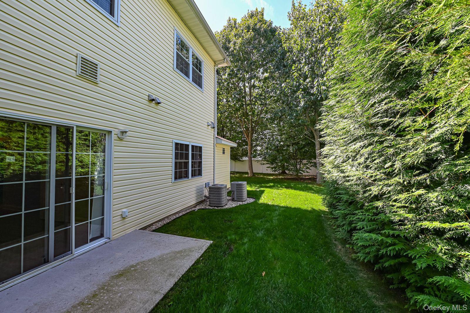 513 Narragansett Villas Drive # 513, Lindenhurst, NY 11757