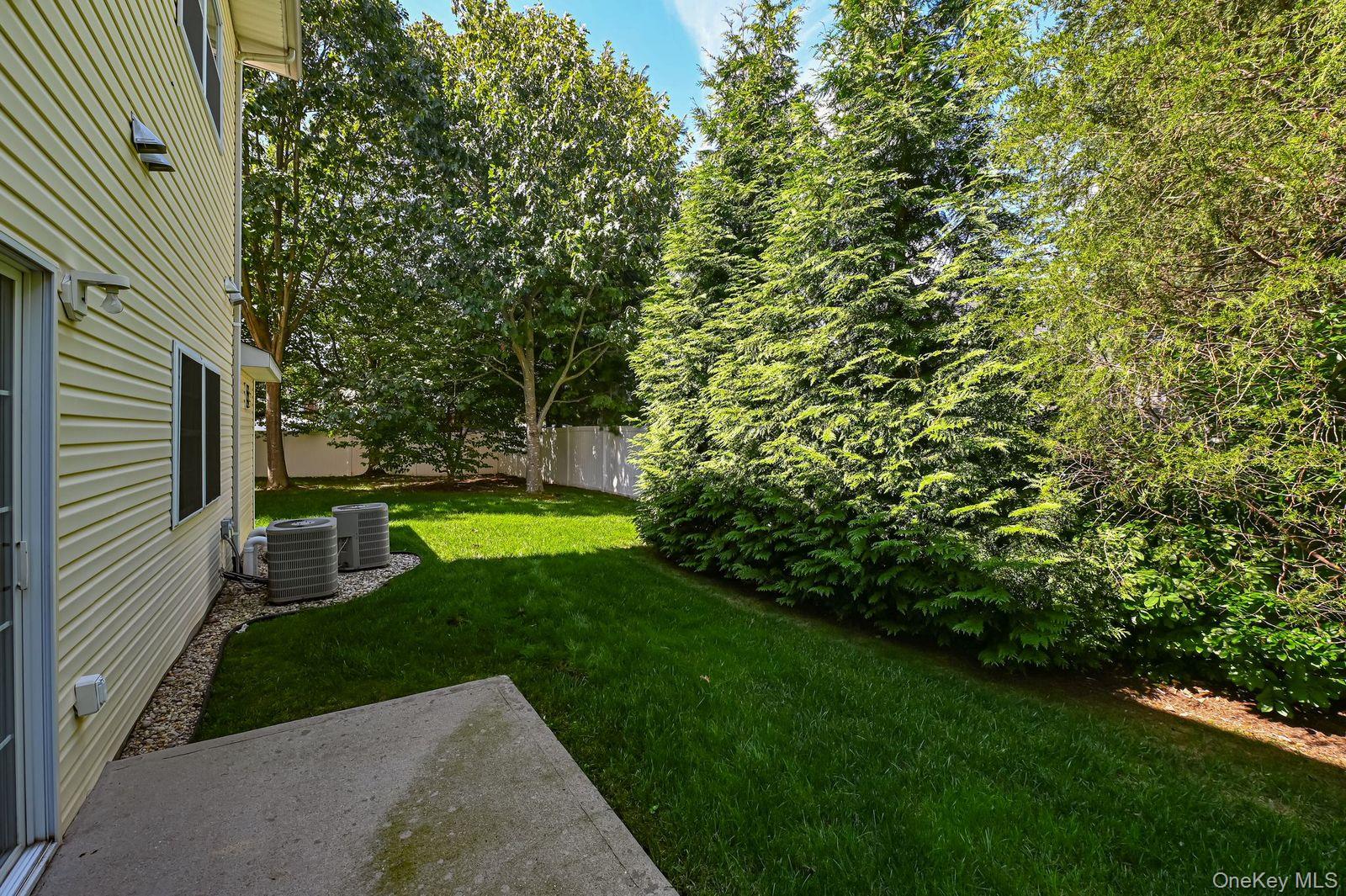 513 Narragansett Villas Drive # 513, Lindenhurst, NY 11757