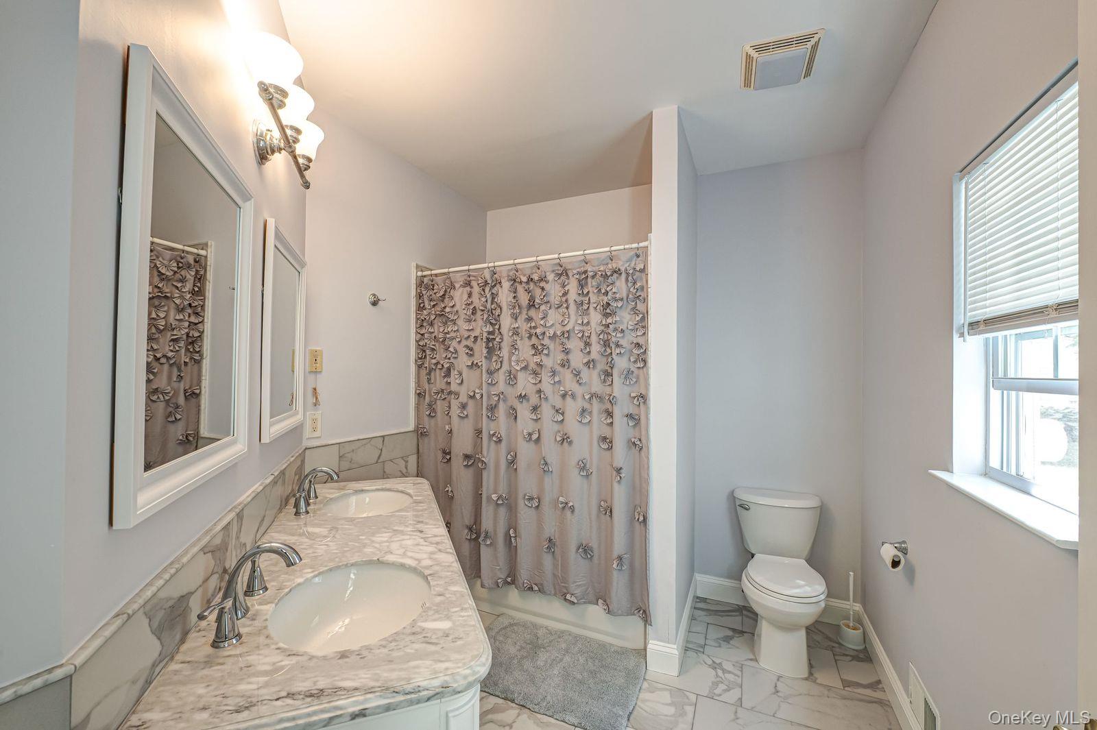 513 Narragansett Villas Drive # 513, Lindenhurst, NY 11757