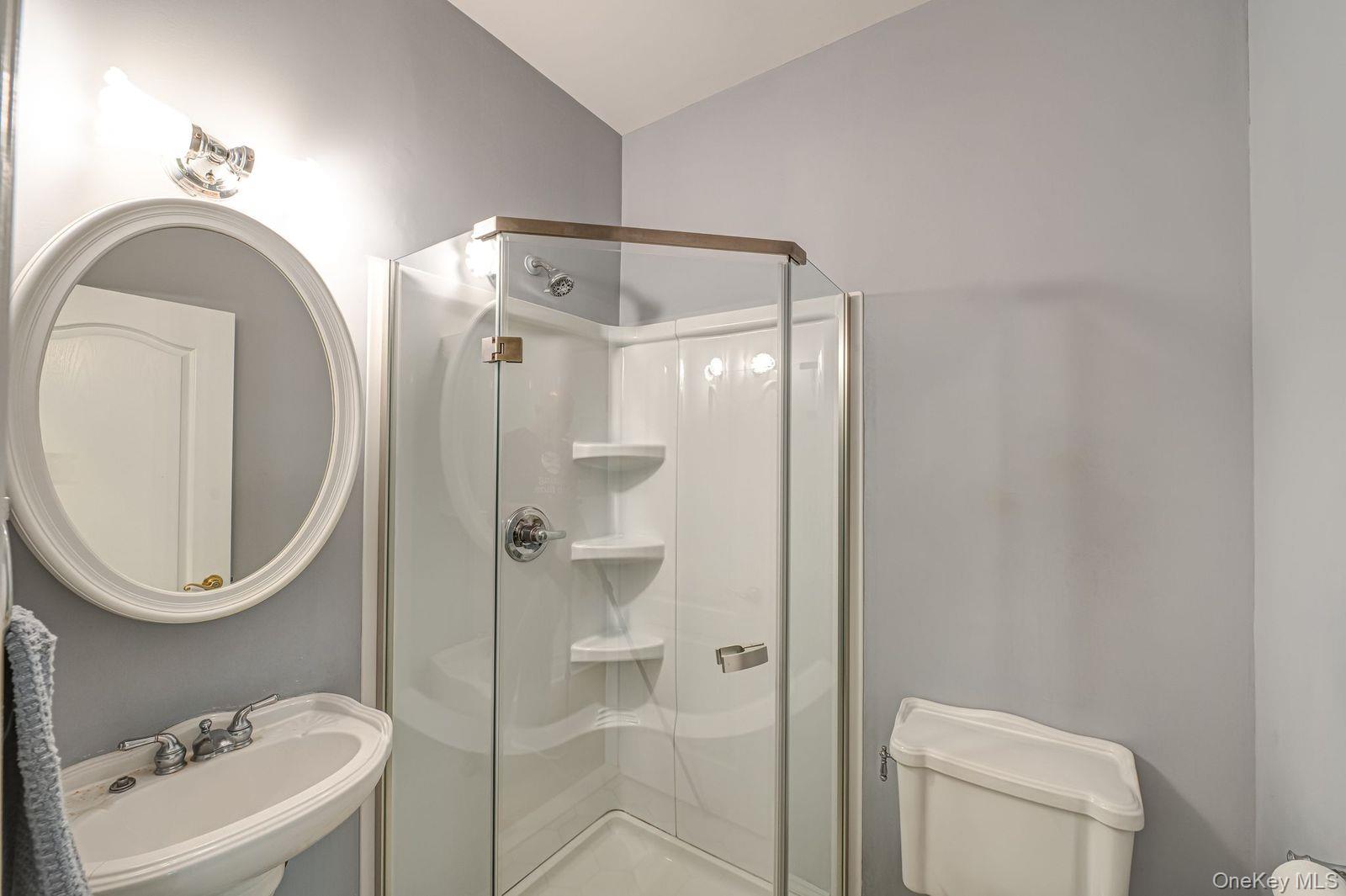 513 Narragansett Villas Drive # 513, Lindenhurst, NY 11757