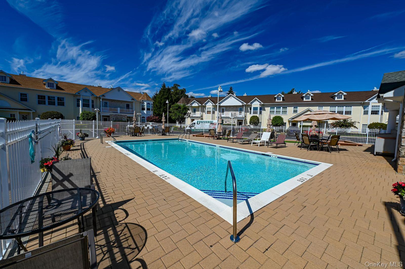 513 Narragansett Villas Drive # 513, Lindenhurst, NY 11757