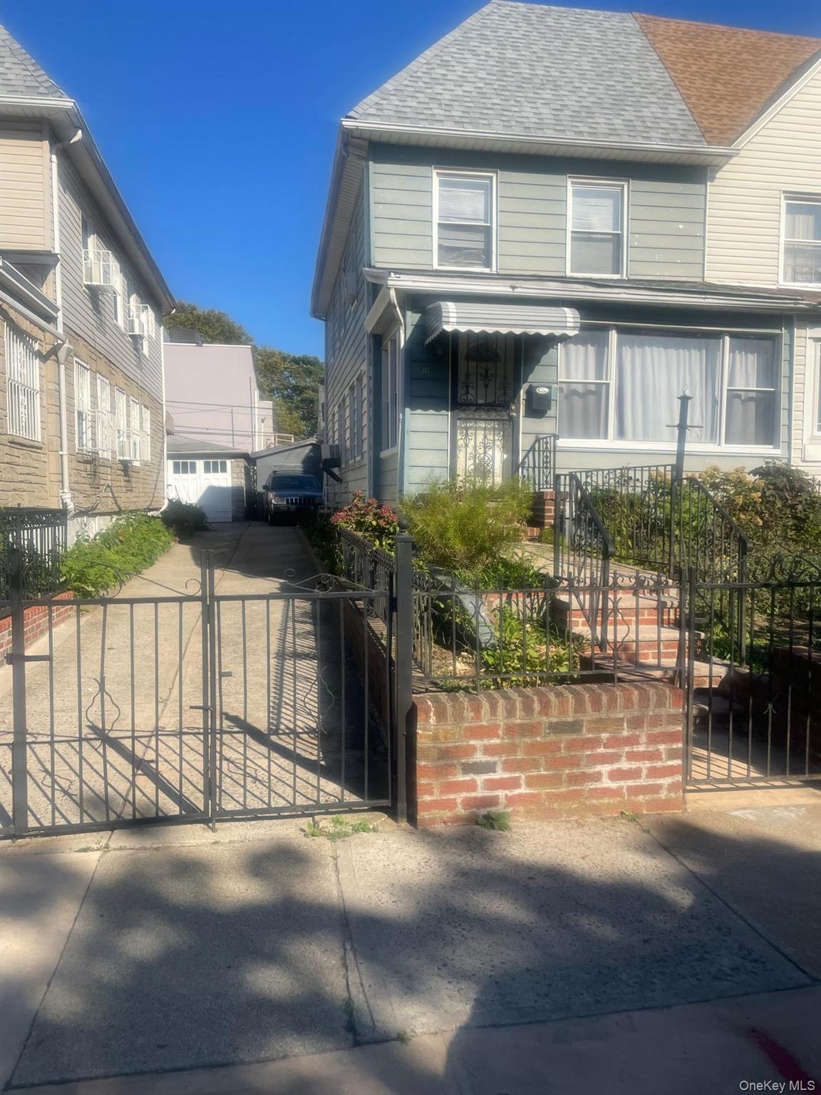 811 East 48 Street, Brooklyn, NY 11203