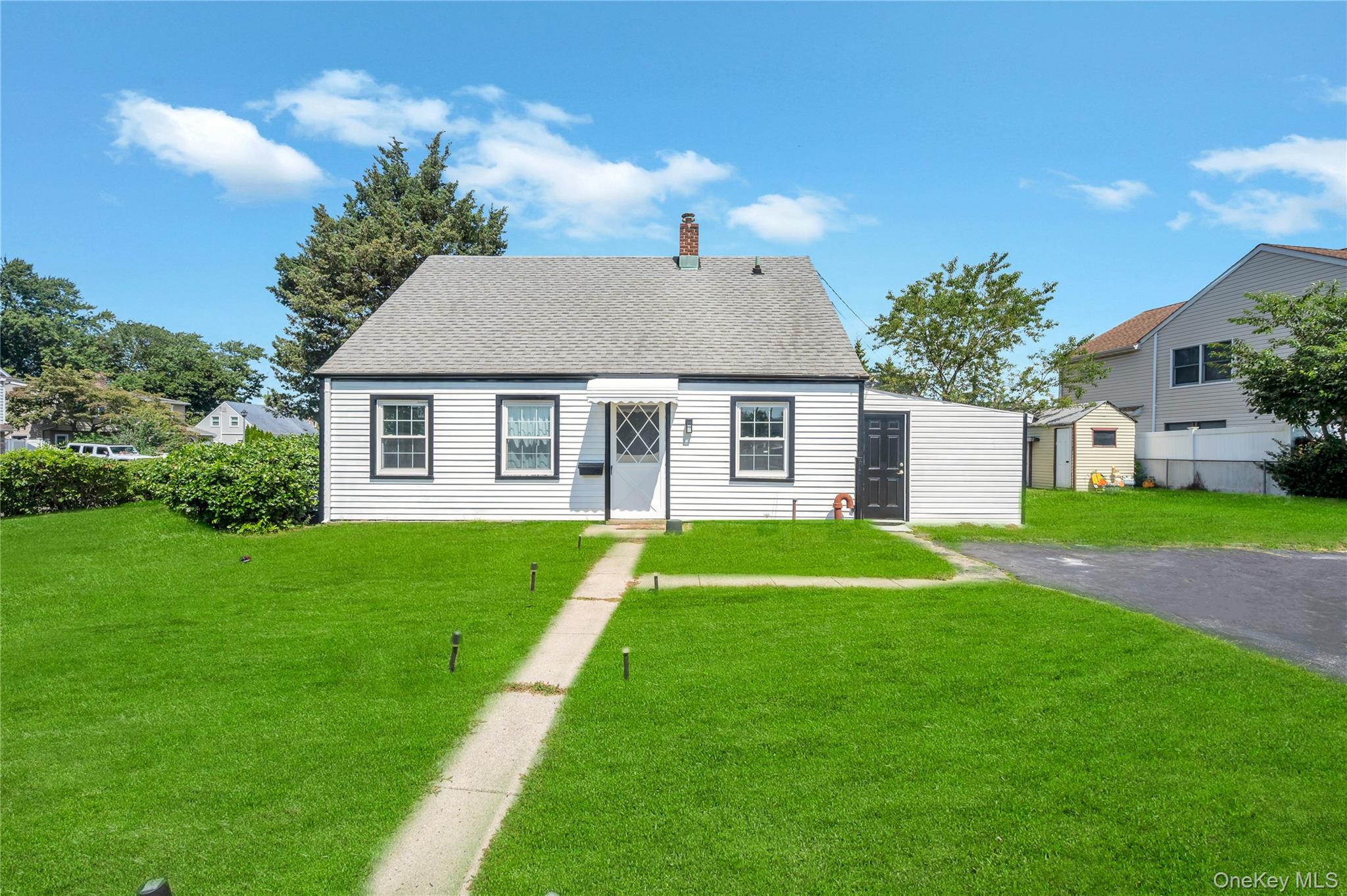 88 Anchor Lane, Levittown, NY 11756