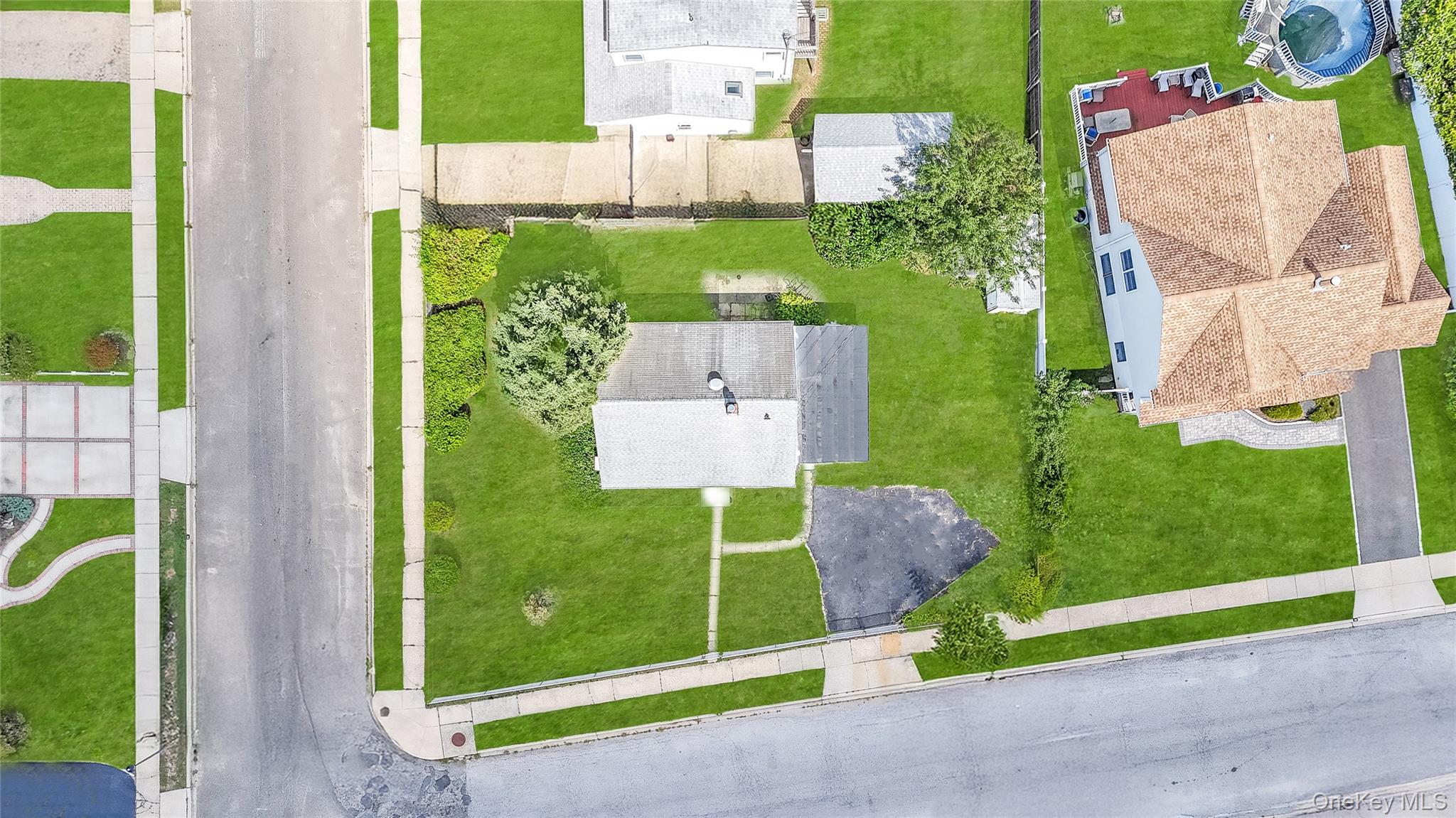 88 Anchor Lane, Levittown, NY 11756