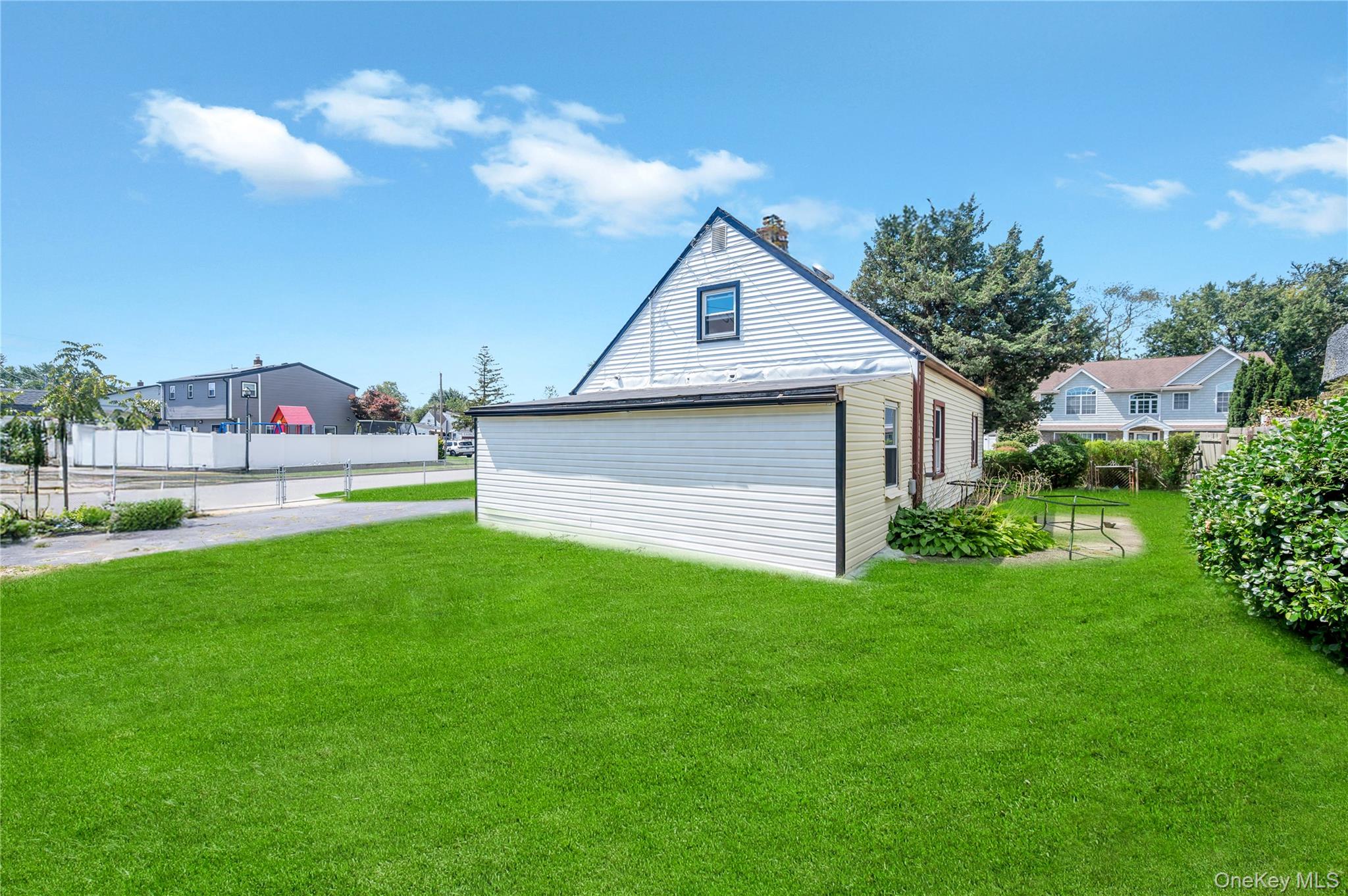 88 Anchor Lane, Levittown, NY 11756