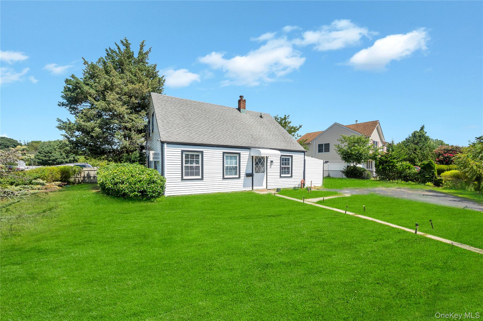 88 Anchor Lane, Levittown, NY 11756