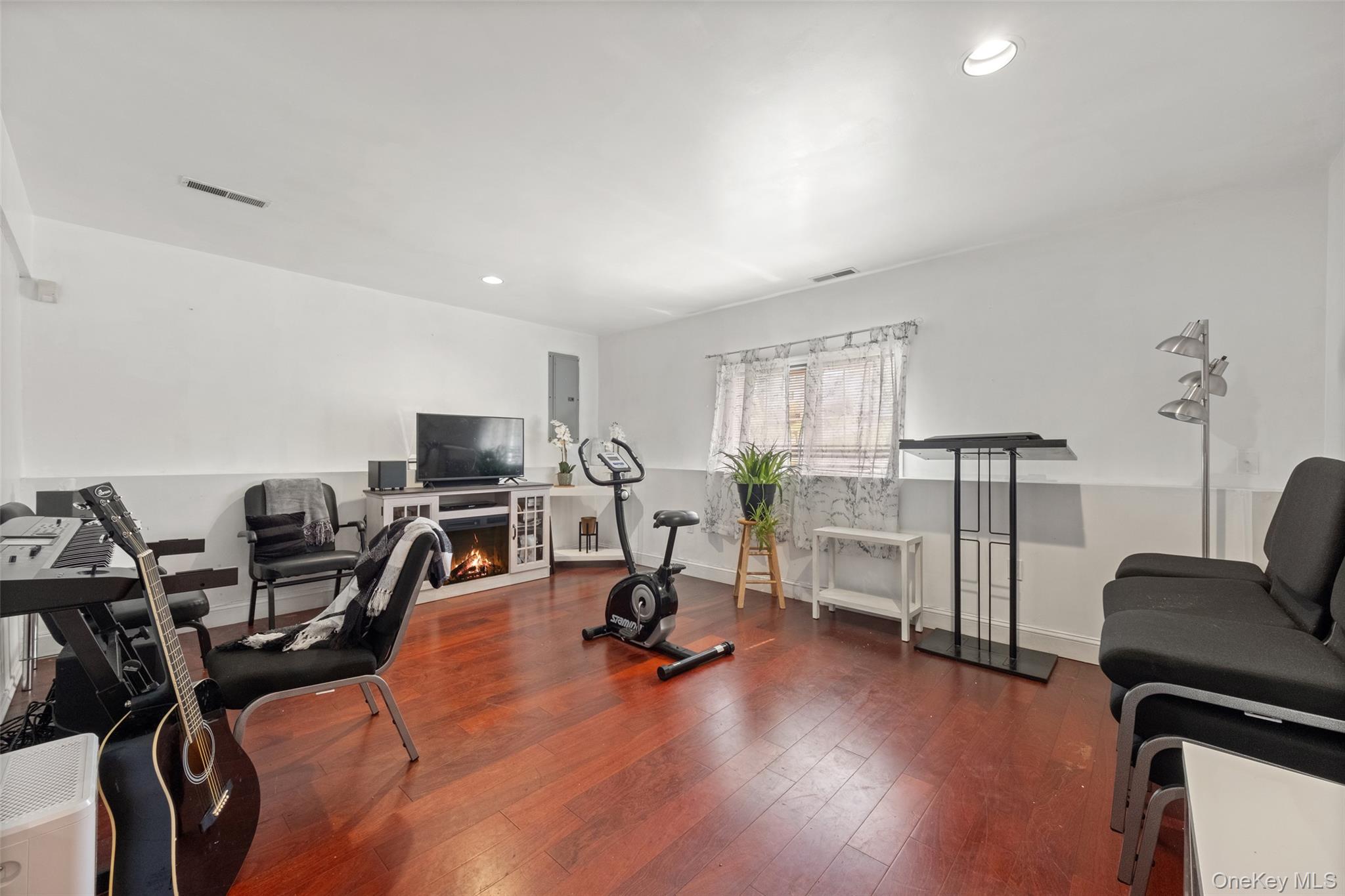 2 Danielle Court, Middletown, NY 10940