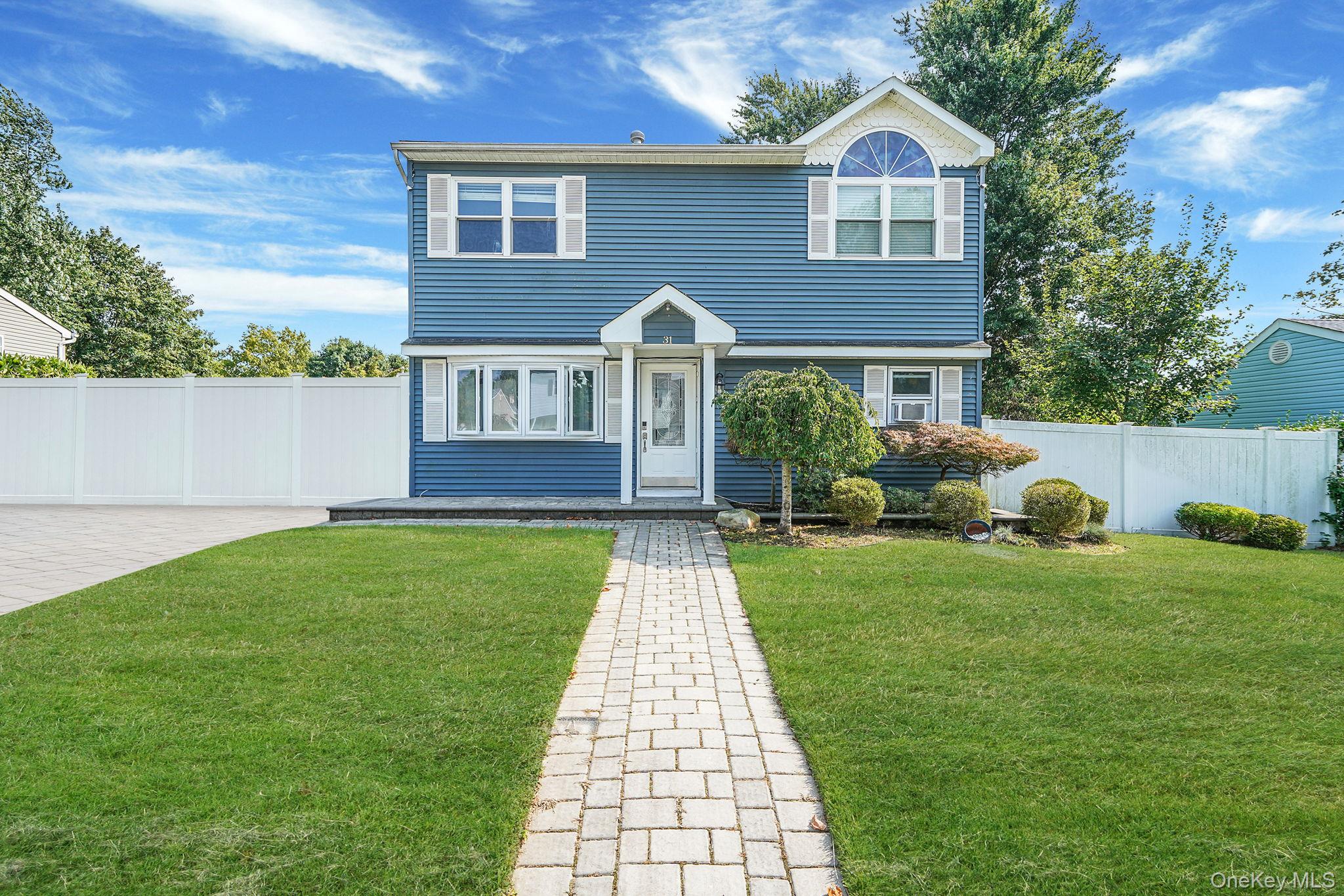 31 Pine Street, Central Islip, NY 11722