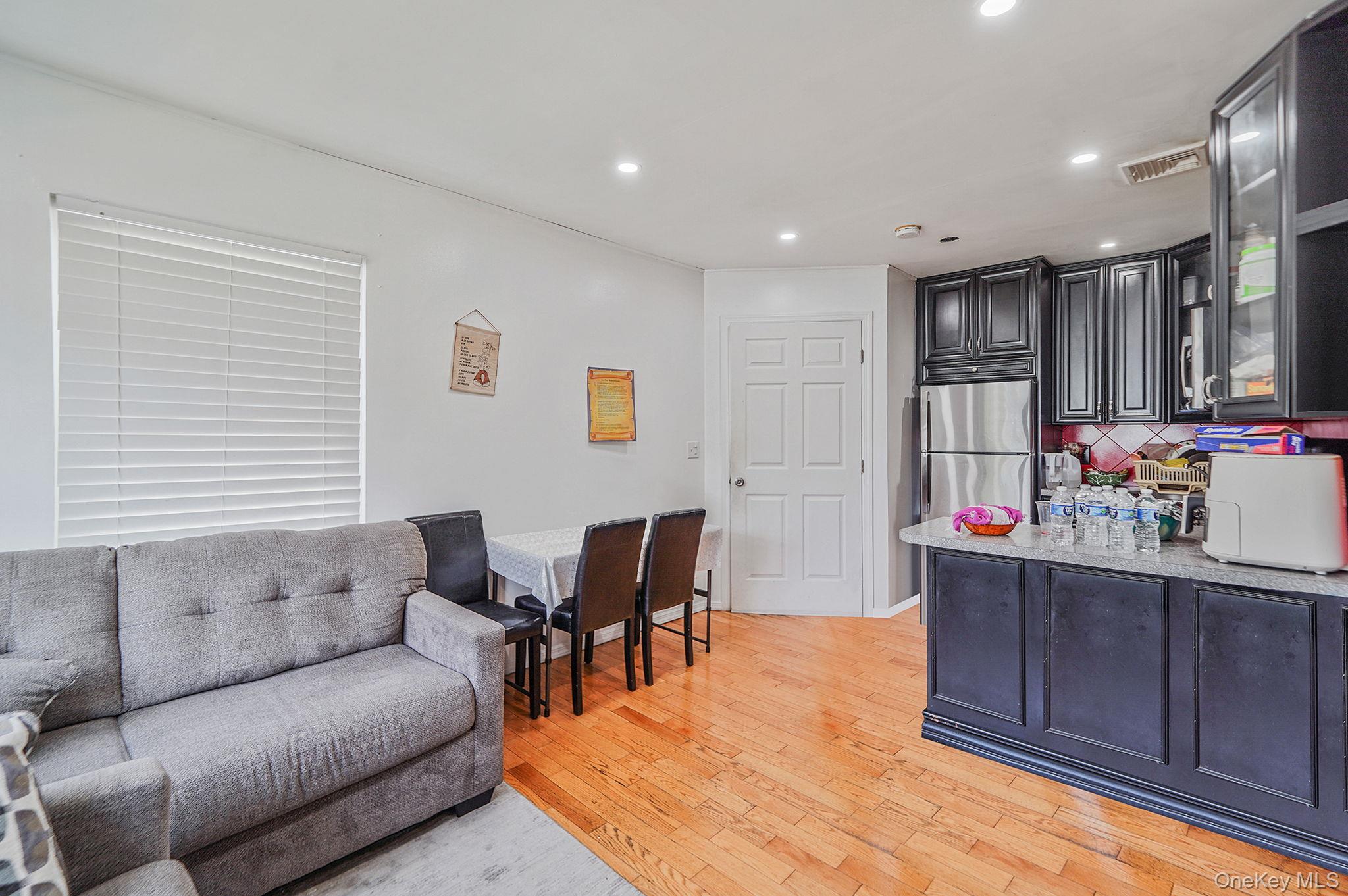 31 Pine Street, Central Islip, NY 11722