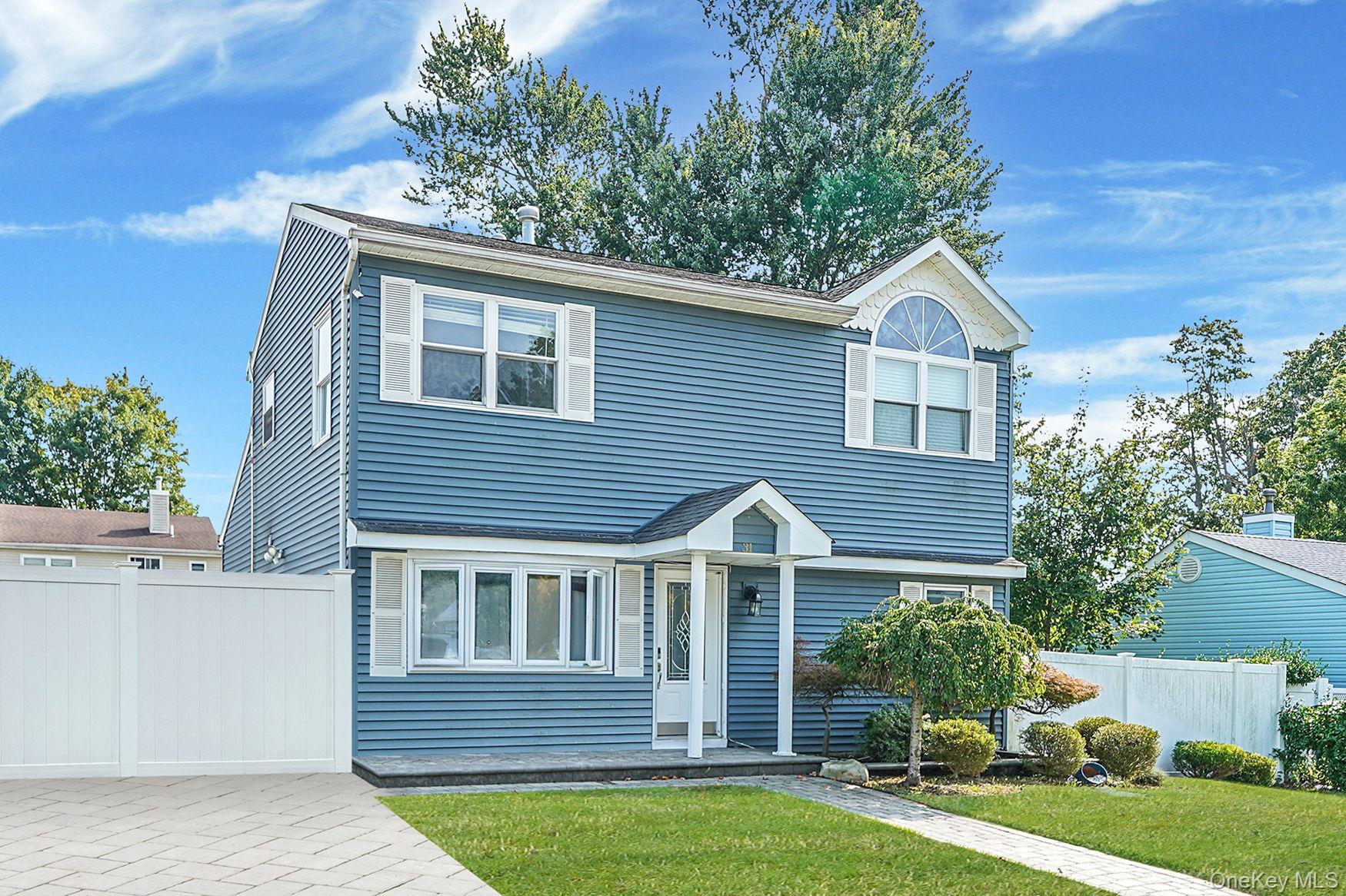 31 Pine Street, Central Islip, NY 11722