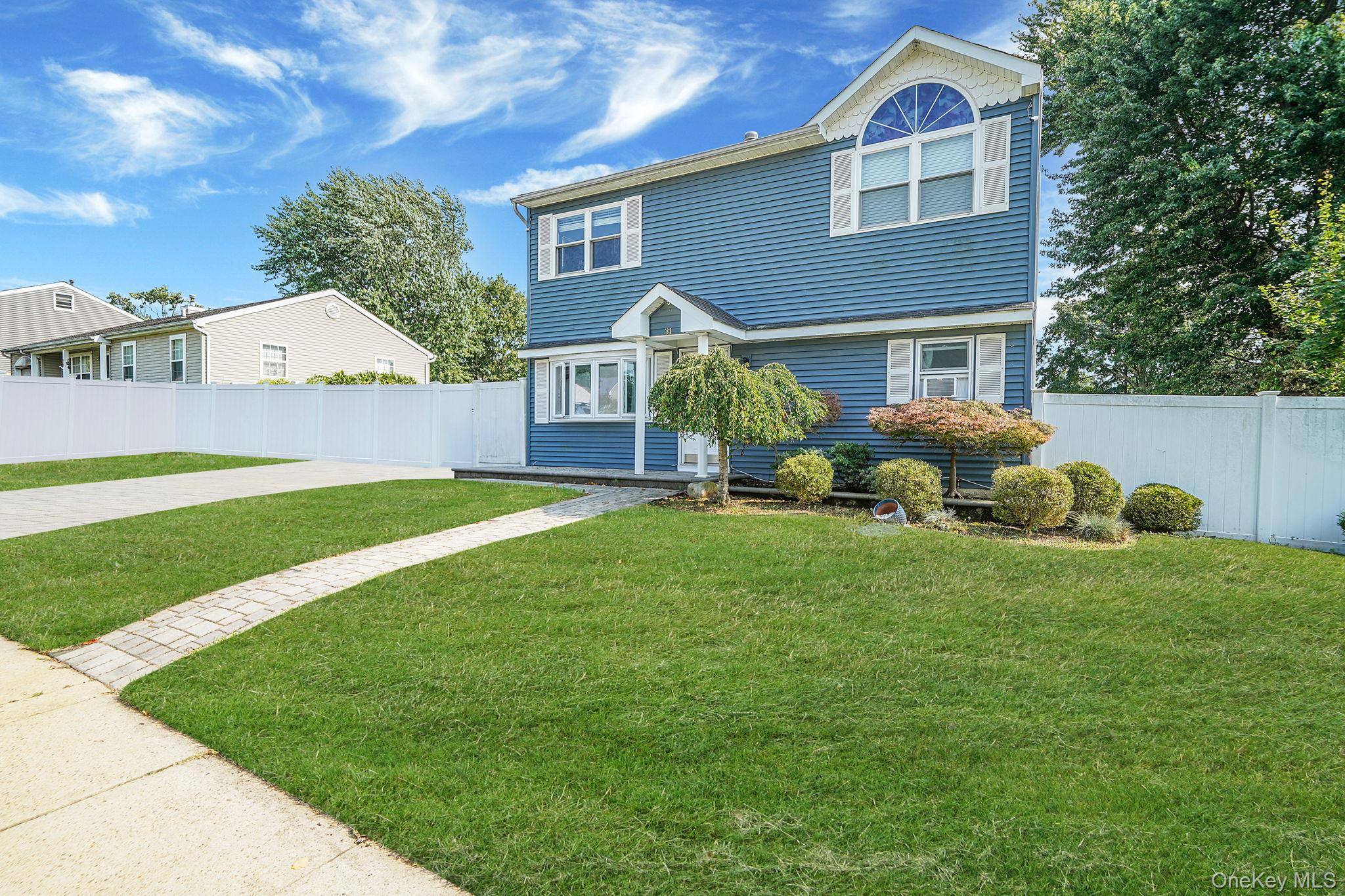 31 Pine Street, Central Islip, NY 11722